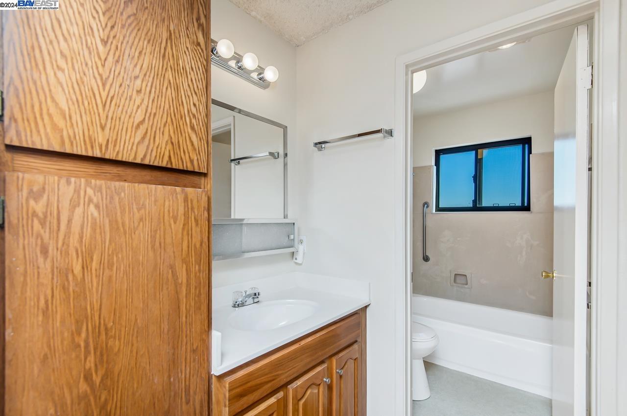Detail Gallery Image 14 of 27 For 625 Madison St #201,  Oakland,  CA 94607 - 2 Beds | 2 Baths