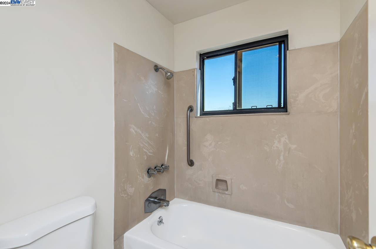 Detail Gallery Image 15 of 27 For 625 Madison St #201,  Oakland,  CA 94607 - 2 Beds | 2 Baths