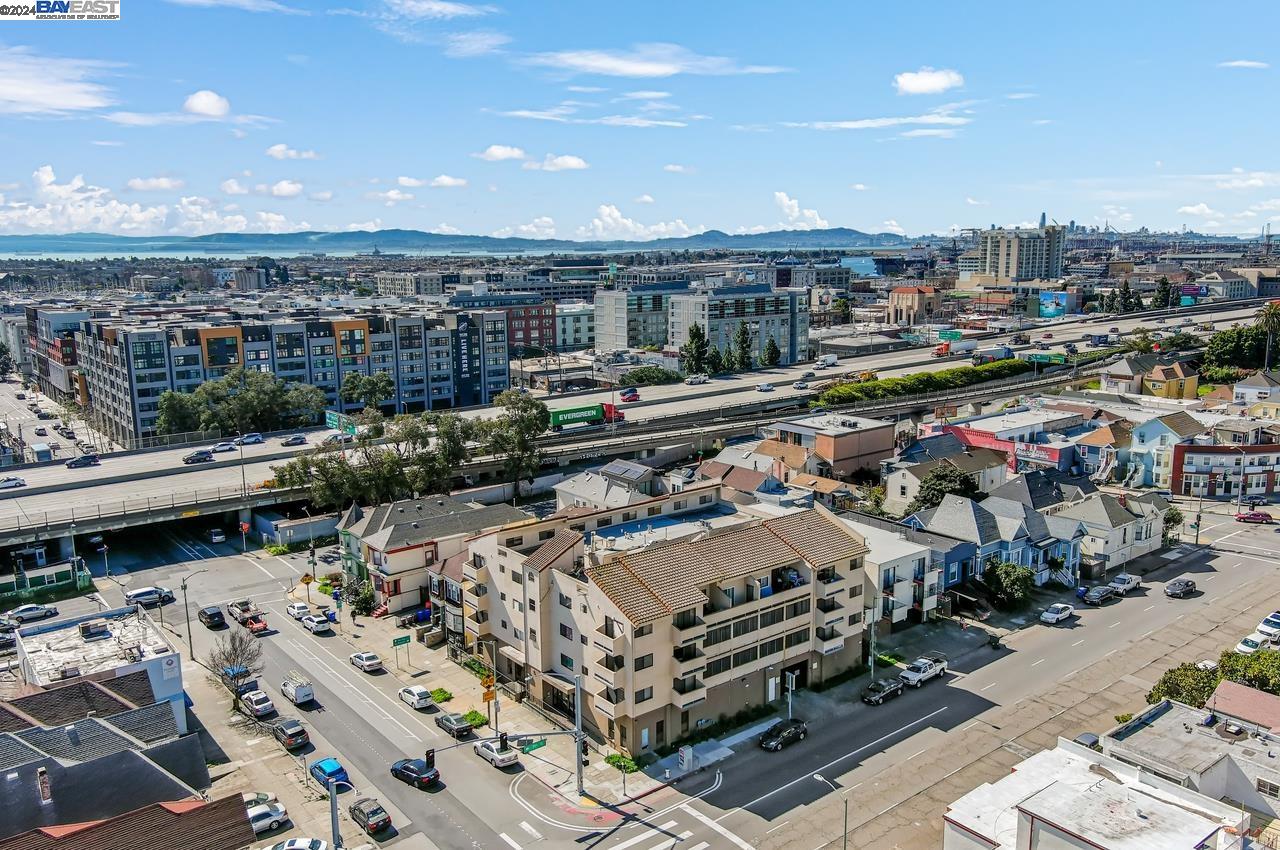 Detail Gallery Image 3 of 27 For 625 Madison St #201,  Oakland,  CA 94607 - 2 Beds | 2 Baths