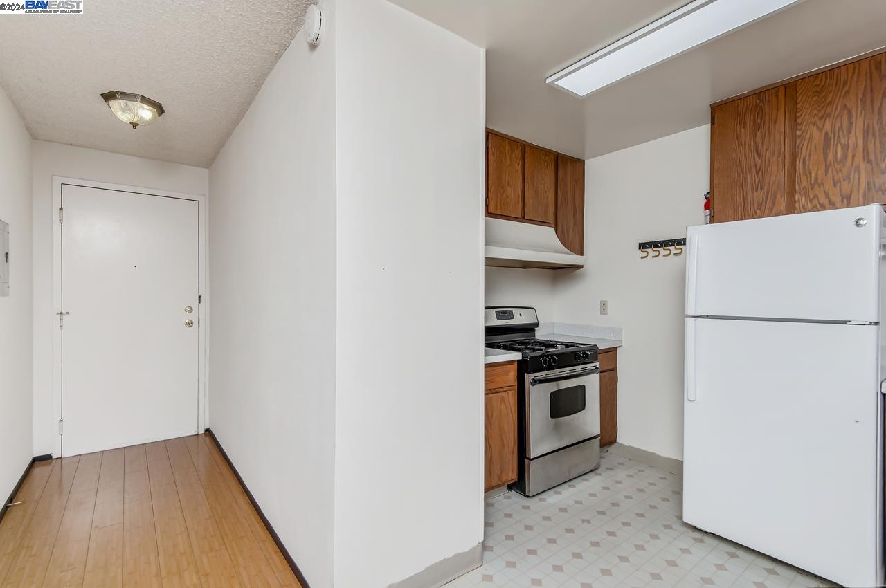 Detail Gallery Image 4 of 27 For 625 Madison St #201,  Oakland,  CA 94607 - 2 Beds | 2 Baths