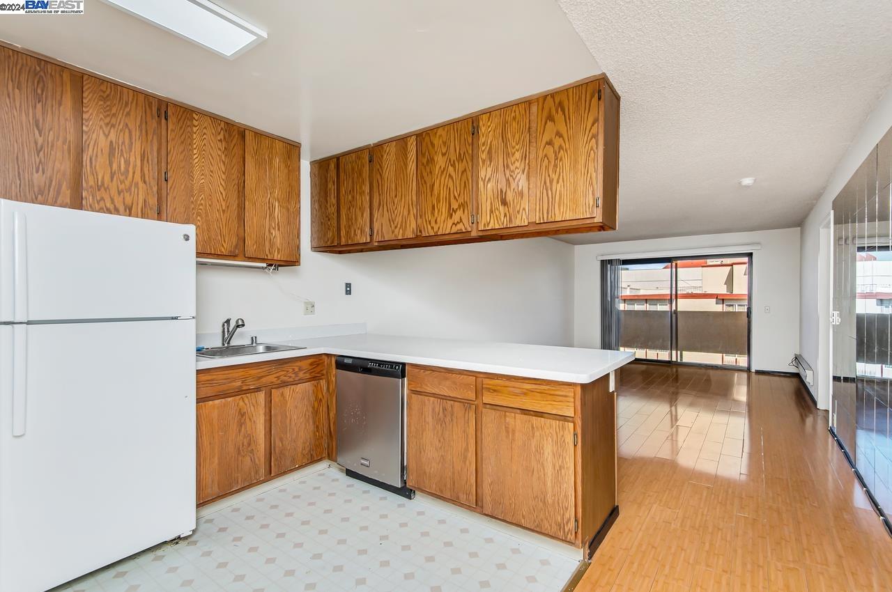 Detail Gallery Image 6 of 27 For 625 Madison St #201,  Oakland,  CA 94607 - 2 Beds | 2 Baths