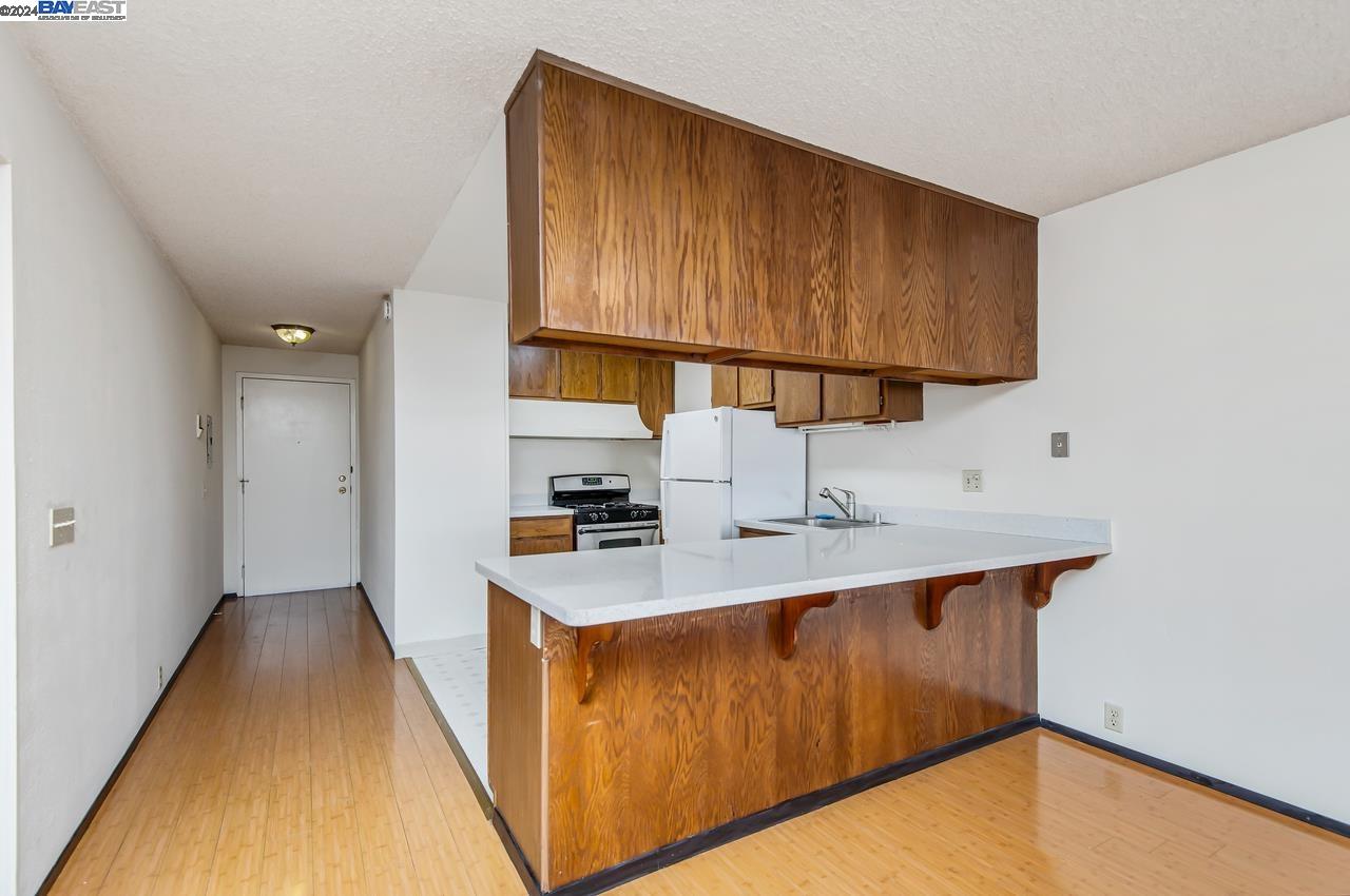Detail Gallery Image 8 of 27 For 625 Madison St #201,  Oakland,  CA 94607 - 2 Beds | 2 Baths