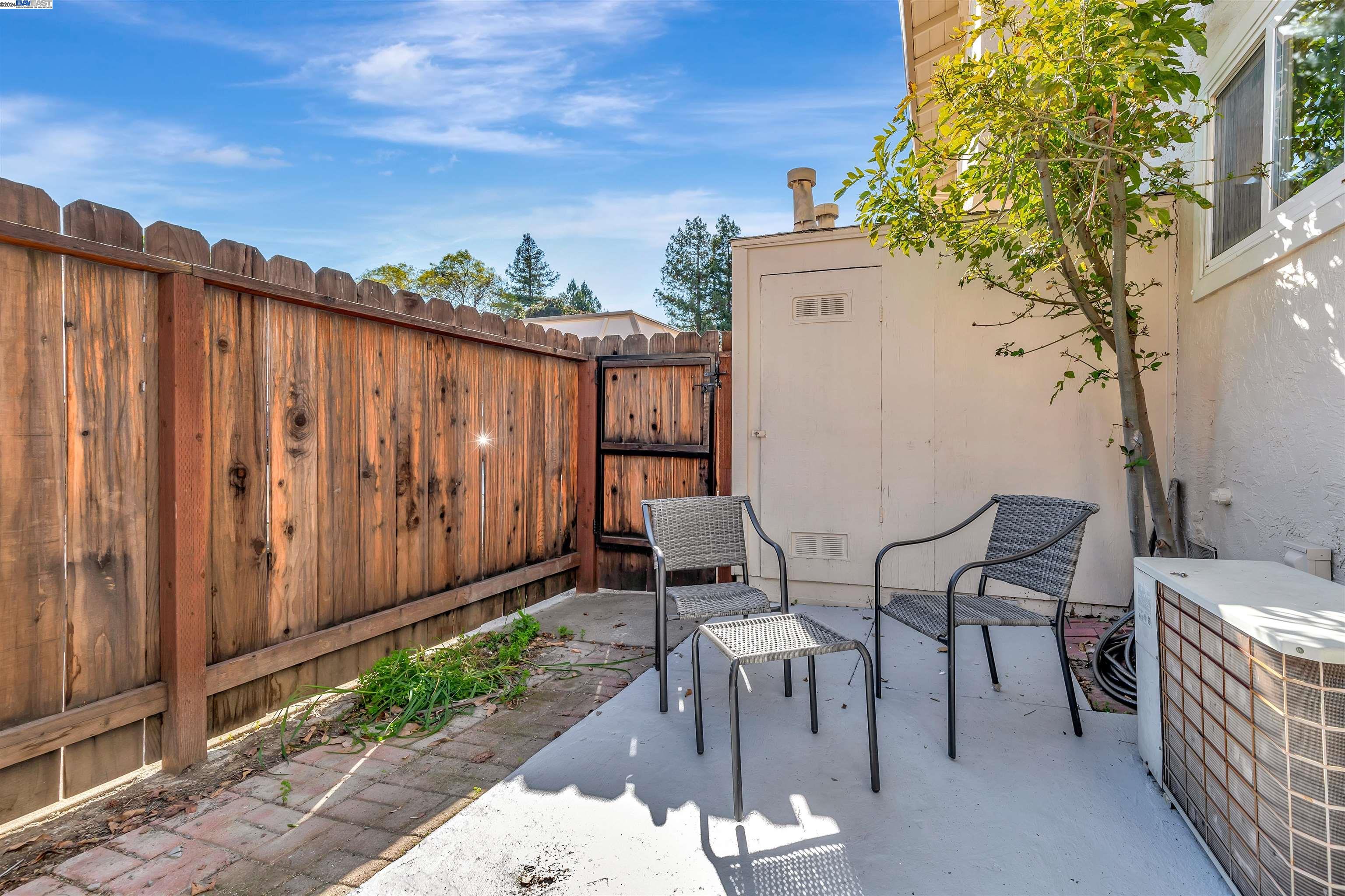 Detail Gallery Image 25 of 36 For 3806 Pimlico Dr, Pleasanton,  CA 94588 - 2 Beds | 1/1 Baths