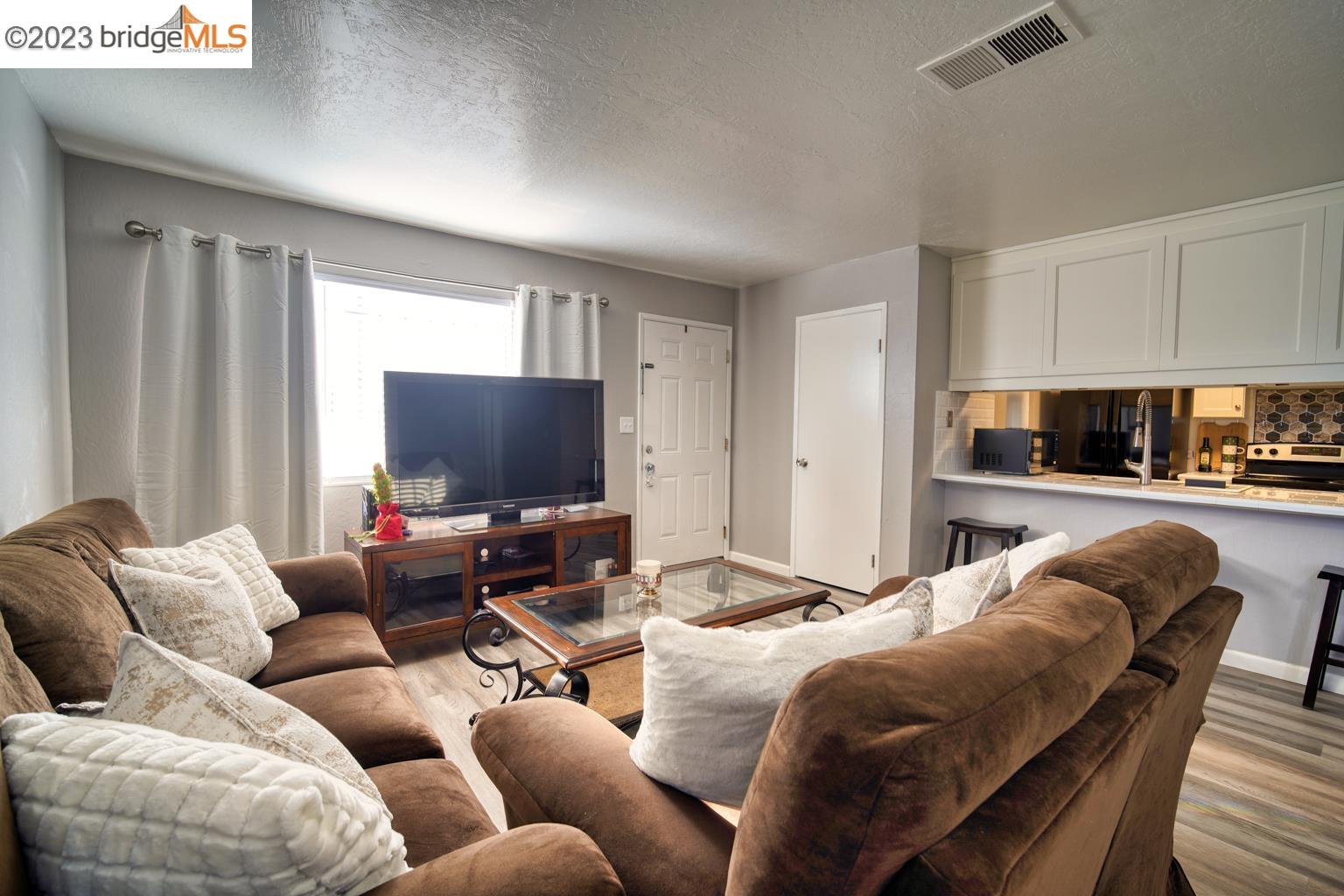 Photo #2: 41051110 Listing 