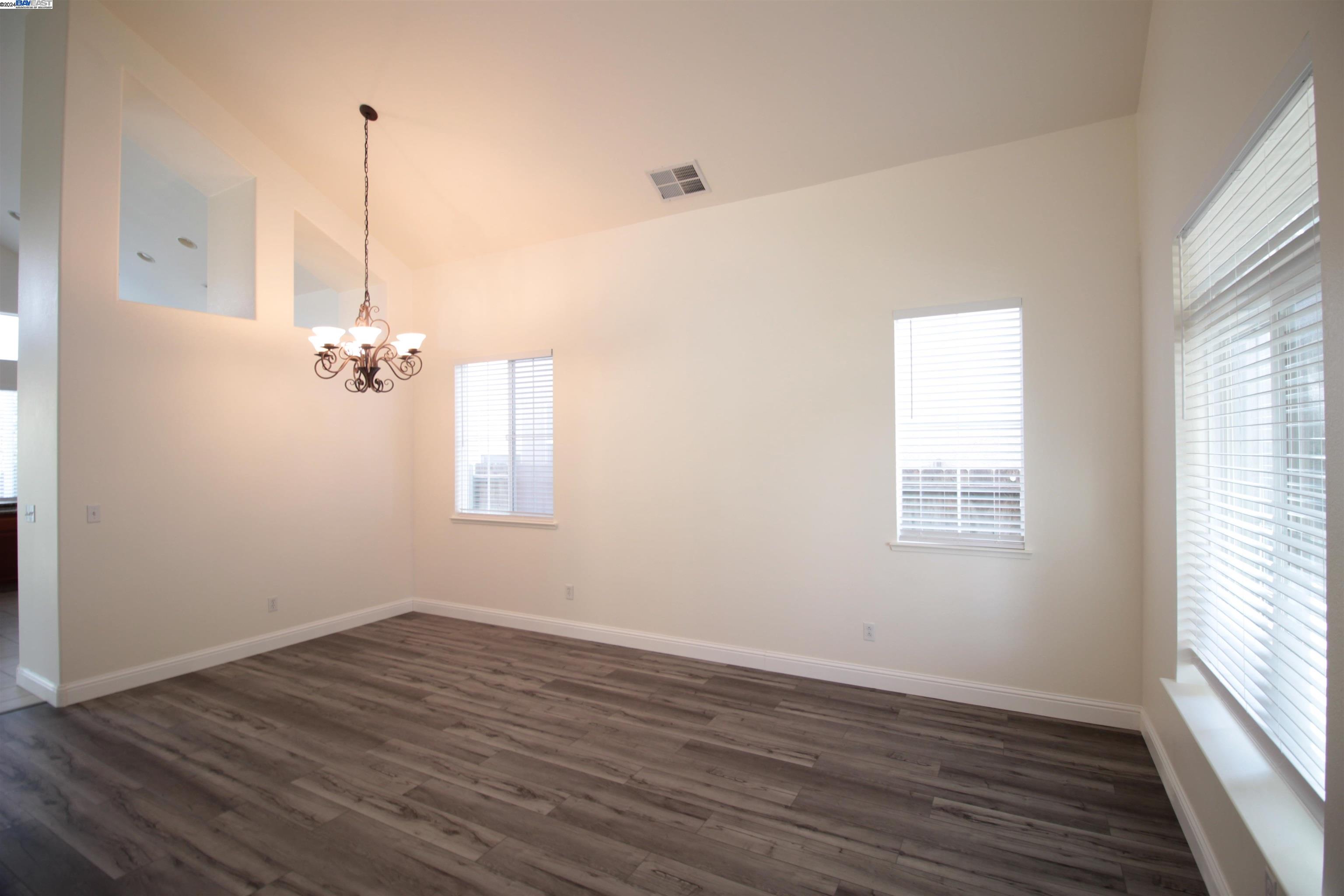 Detail Gallery Image 14 of 36 For 4618 Stern Dr, Merced,  CA 95348 - 4 Beds | 2/1 Baths