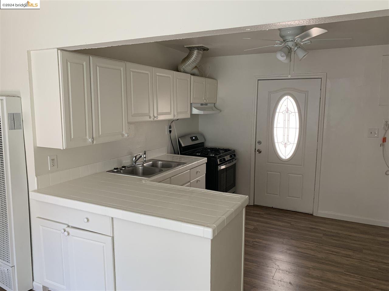 Detail Gallery Image 2 of 11 For 124 W 8th St a,  Tracy,  CA 95376 - 2 Beds | 1 Baths
