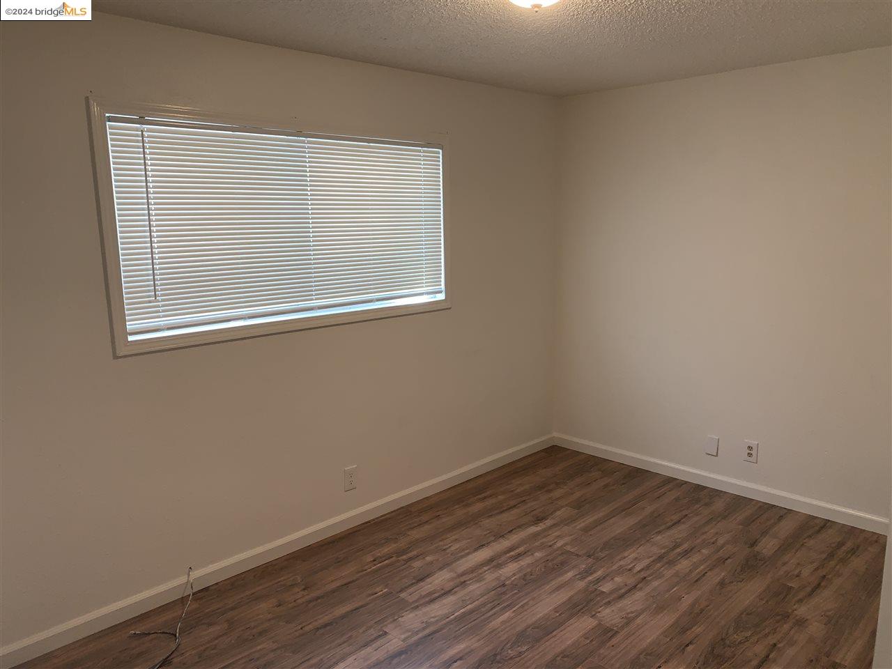 Detail Gallery Image 4 of 11 For 124 W 8th St a,  Tracy,  CA 95376 - 2 Beds | 1 Baths