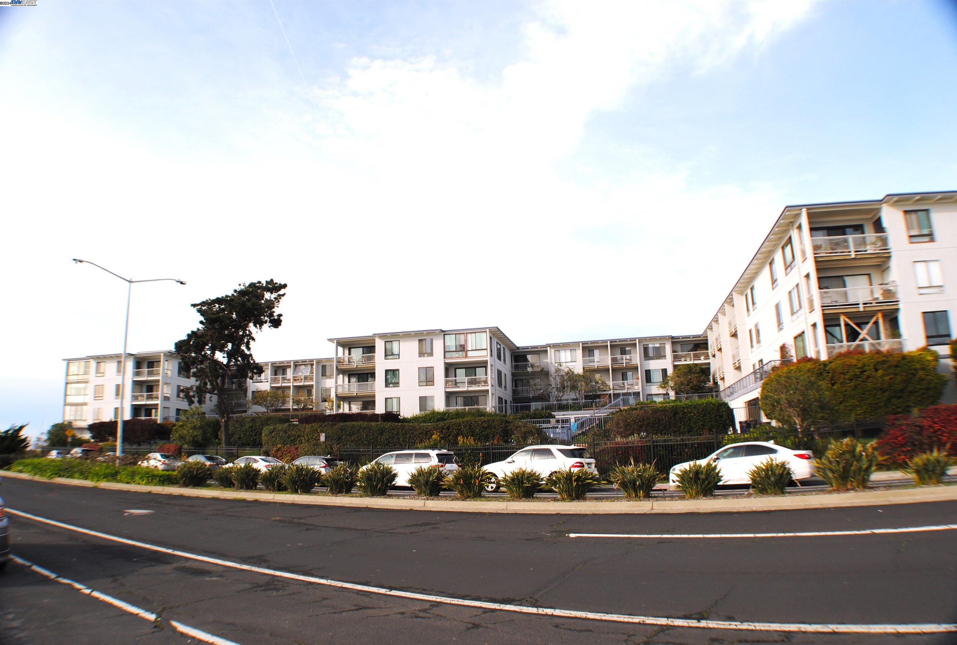 Detail Gallery Image 6 of 31 For 5 Admiral Drive #F 307,  Emeryville,  CA 94608-1553 - 0 Beds | 1 Baths