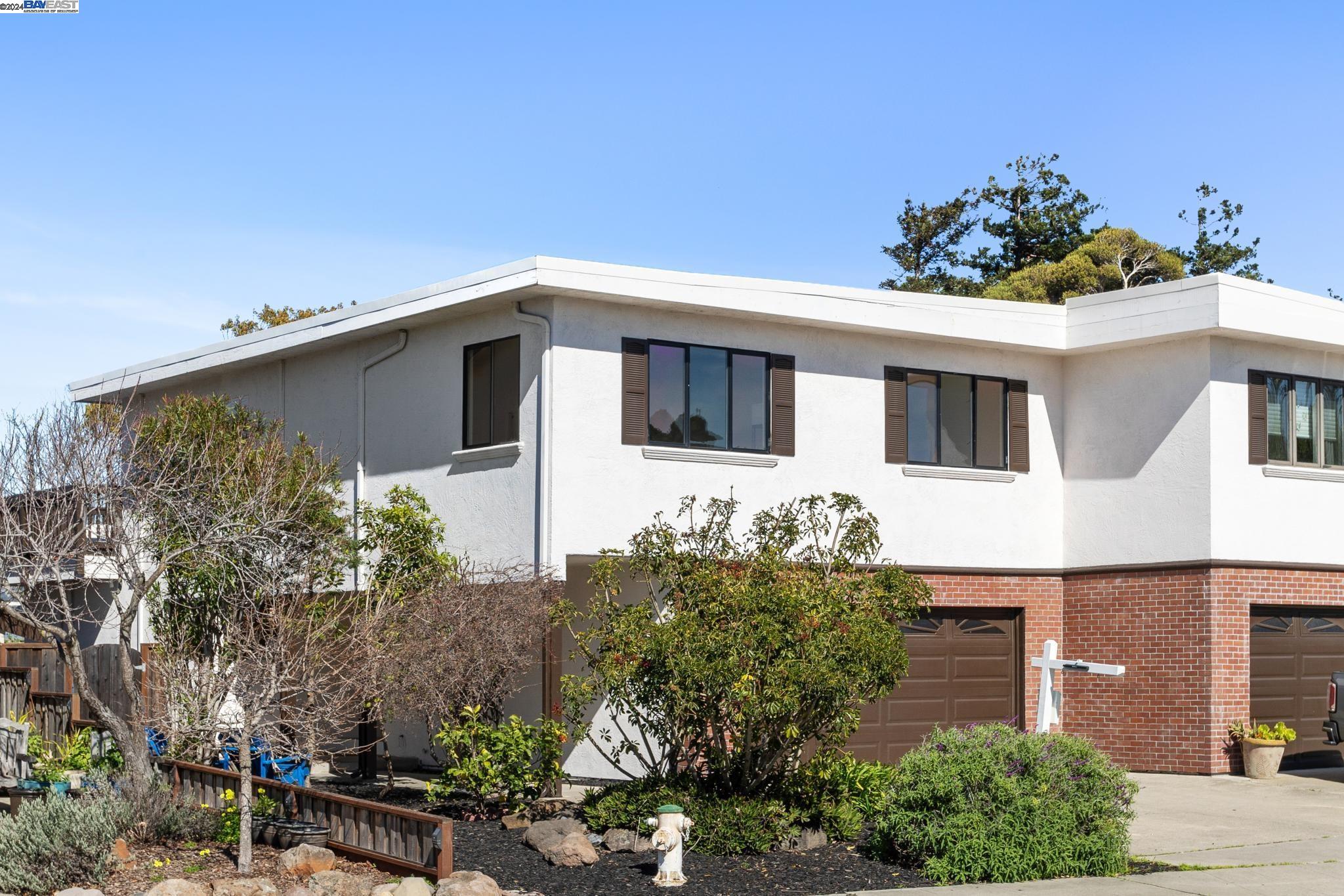 Detail Gallery Image 1 of 1 For 3013 Bayview Dr, Alameda,  CA 94501 - 3 Beds | 2/1 Baths