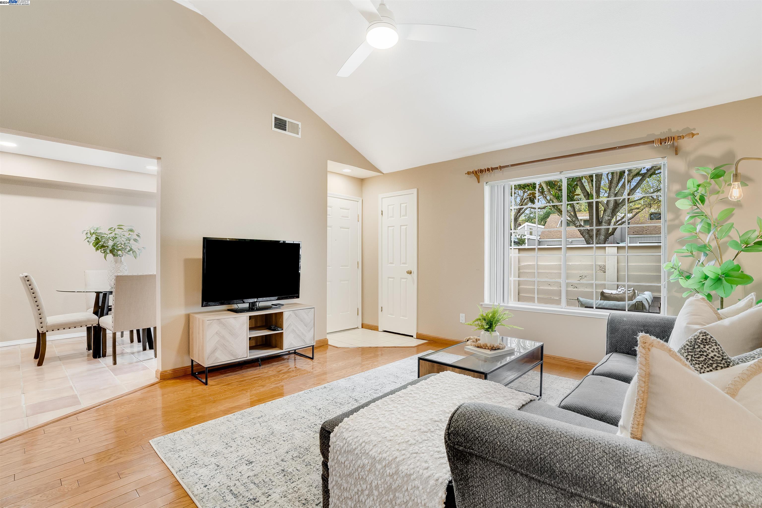 Detail Gallery Image 12 of 44 For 7435 Stonedale Dr, Pleasanton,  CA 94588 - 2 Beds | 2/1 Baths