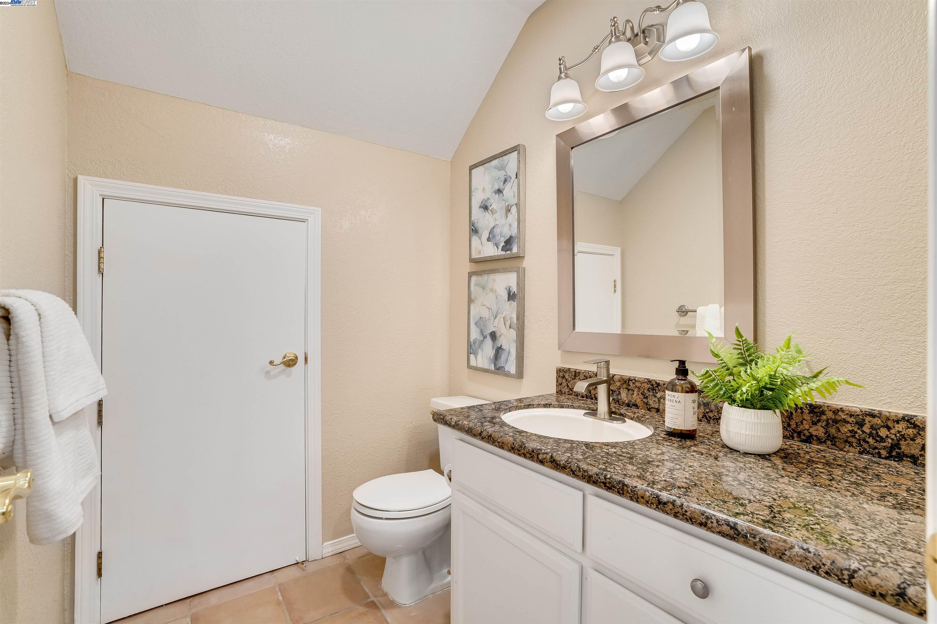 Detail Gallery Image 14 of 44 For 7435 Stonedale Dr, Pleasanton,  CA 94588 - 2 Beds | 2/1 Baths