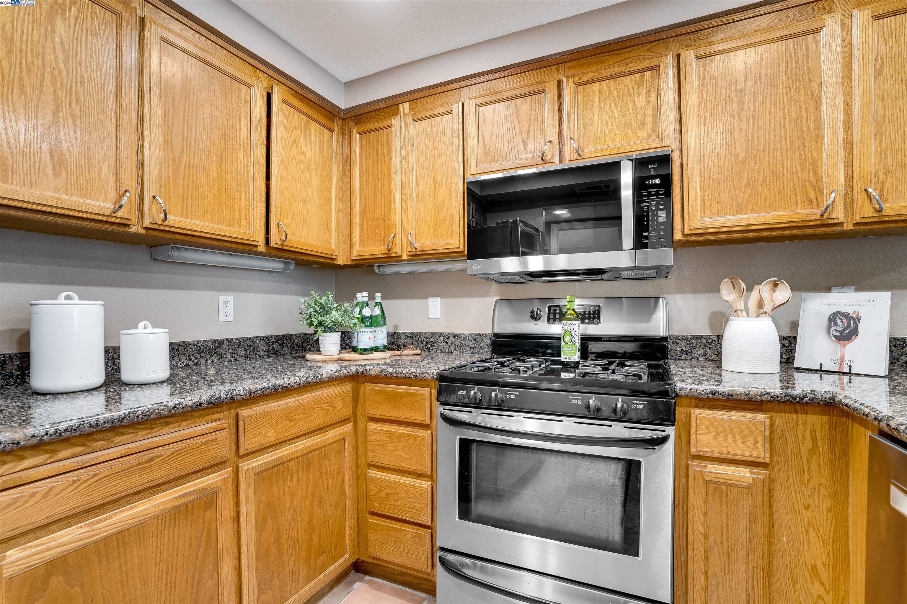 Detail Gallery Image 19 of 44 For 7435 Stonedale Dr, Pleasanton,  CA 94588 - 2 Beds | 2/1 Baths