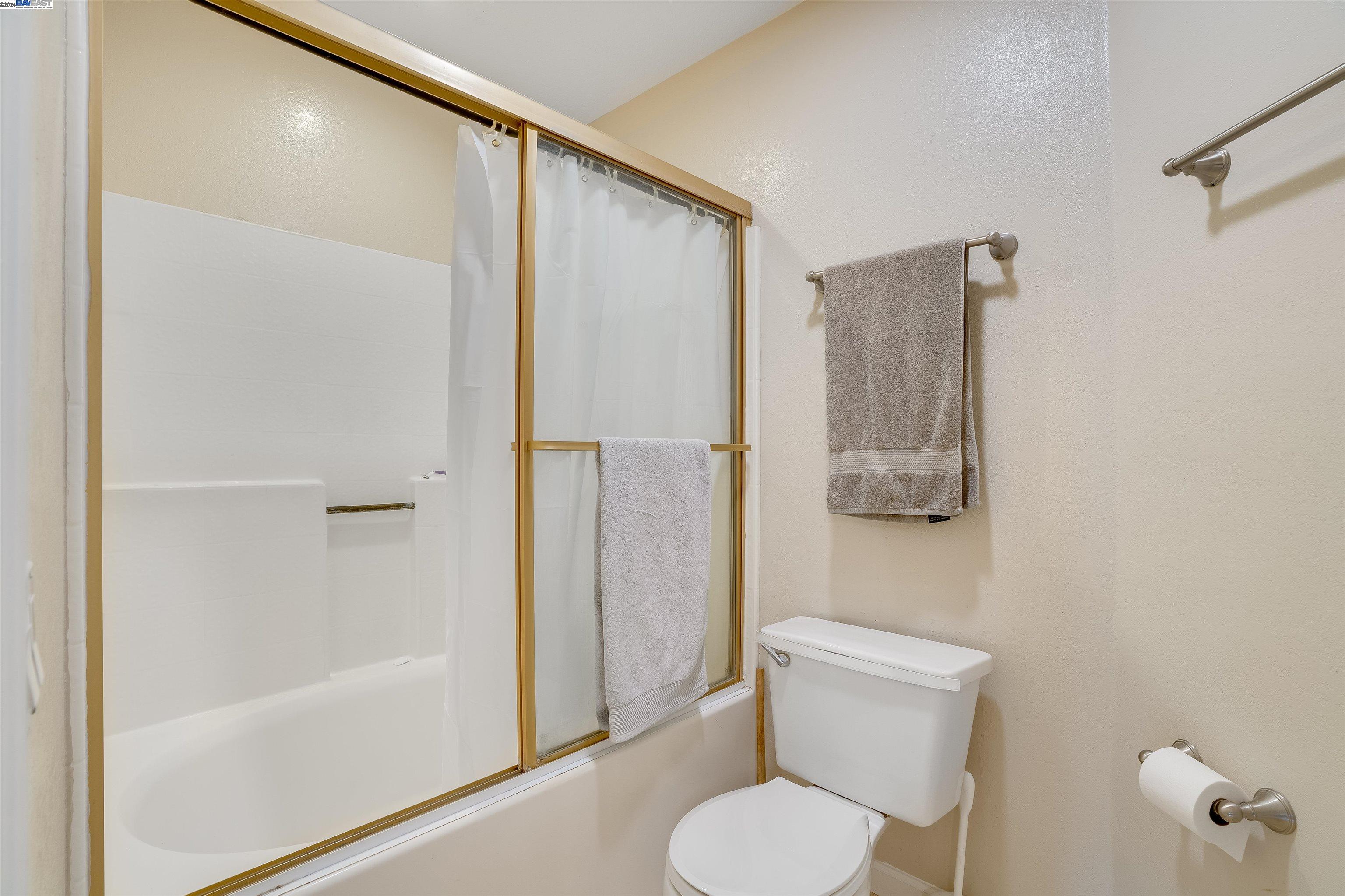 Detail Gallery Image 33 of 44 For 7435 Stonedale Dr, Pleasanton,  CA 94588 - 2 Beds | 2/1 Baths