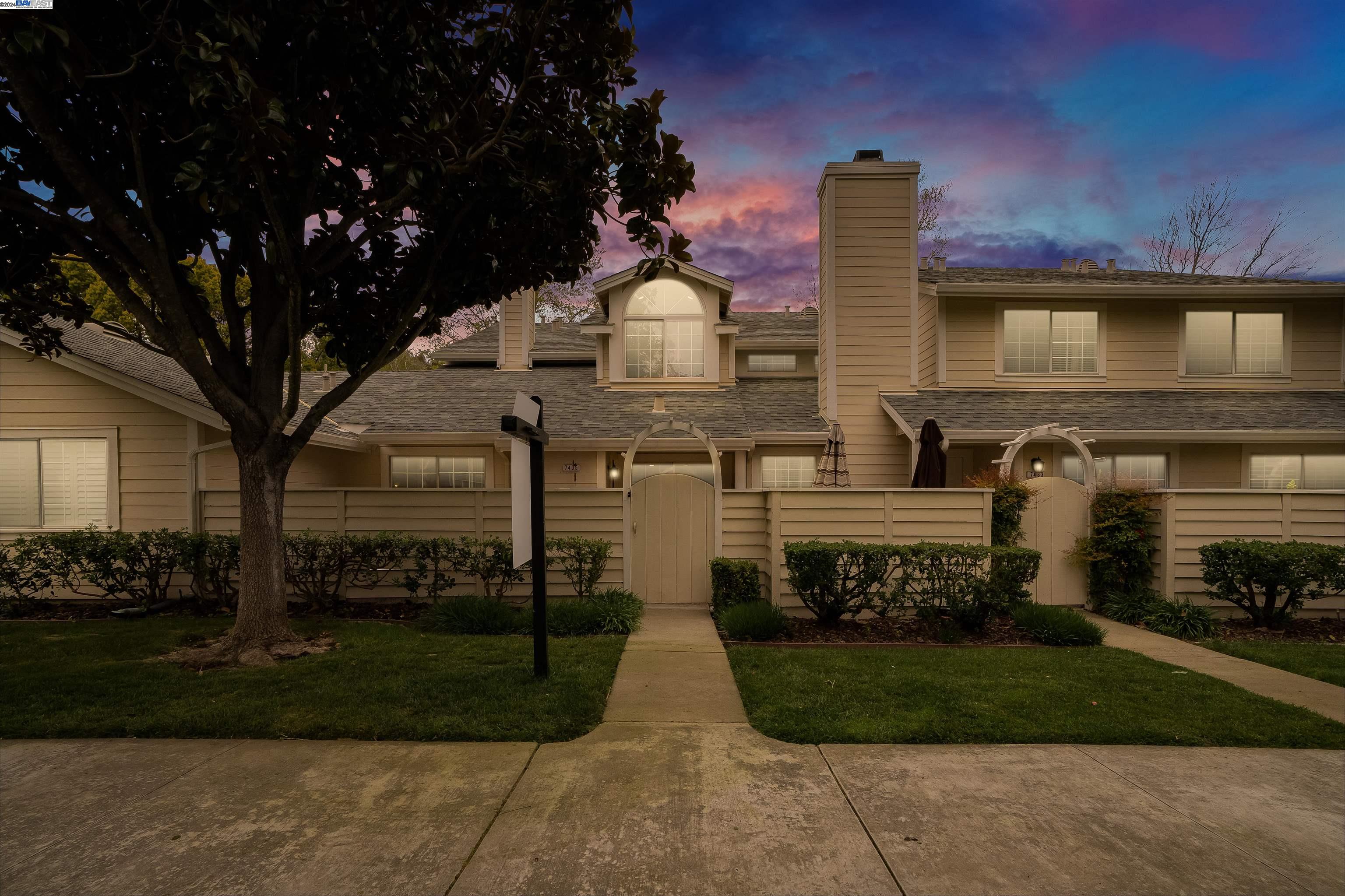 Detail Gallery Image 5 of 44 For 7435 Stonedale Dr, Pleasanton,  CA 94588 - 2 Beds | 2/1 Baths