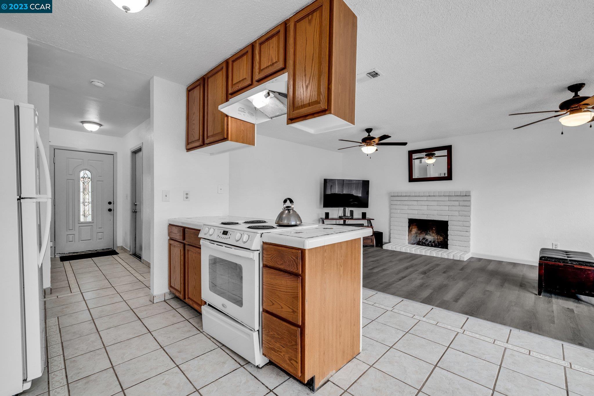 Detail Gallery Image 14 of 26 For 2542 Pemberton Ct, Stockton,  CA 95210 - 3 Beds | 2 Baths