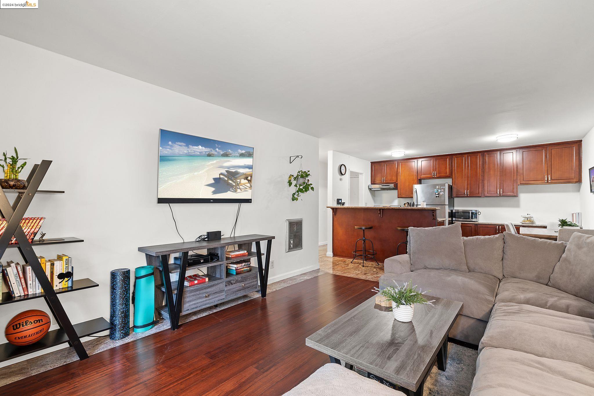 Detail Gallery Image 2 of 15 For 199 Montecito Ave #106,  Oakland,  CA 94610 - 1 Beds | 1 Baths
