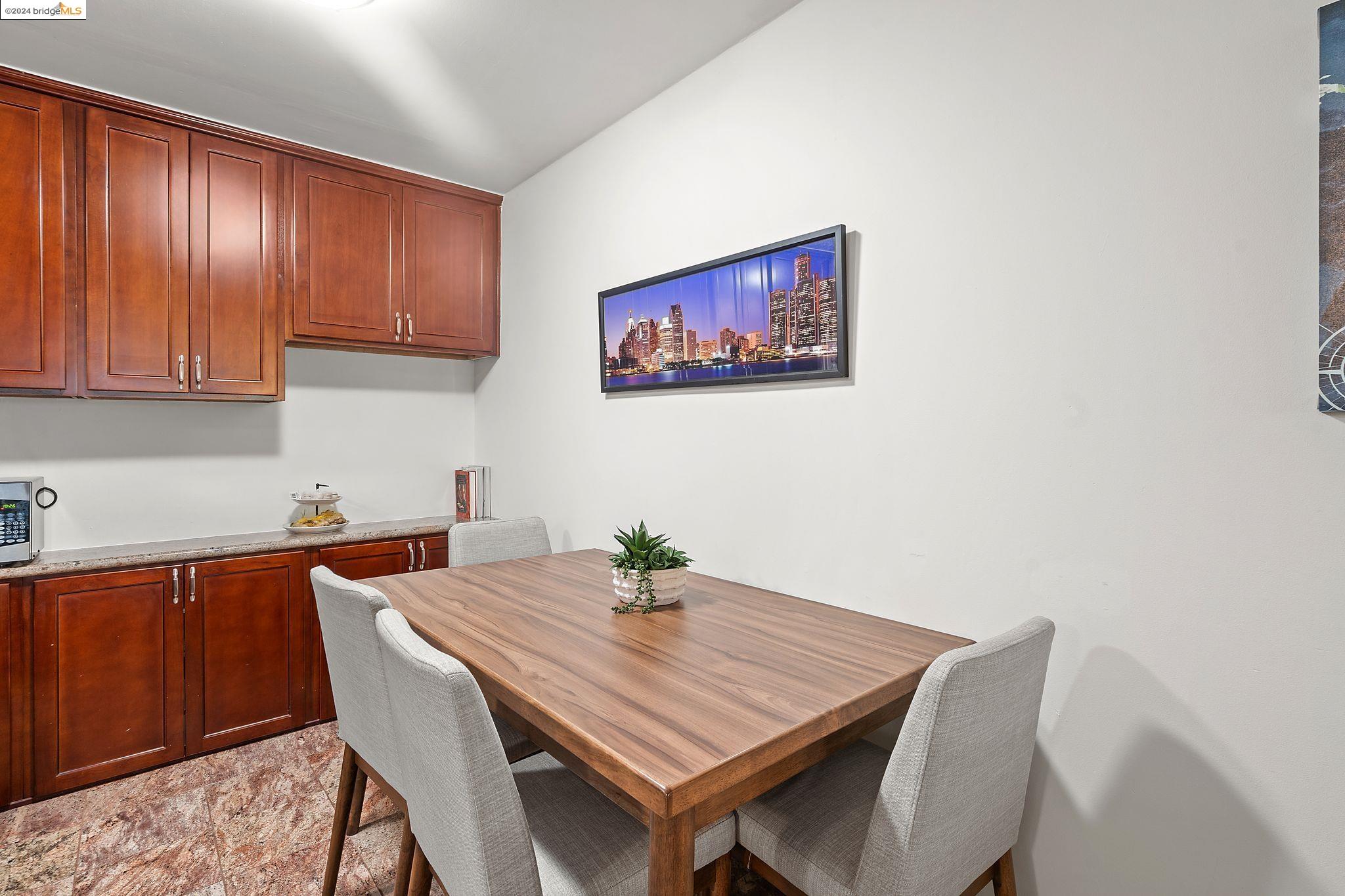 Detail Gallery Image 8 of 15 For 199 Montecito Ave #106,  Oakland,  CA 94610 - 1 Beds | 1 Baths