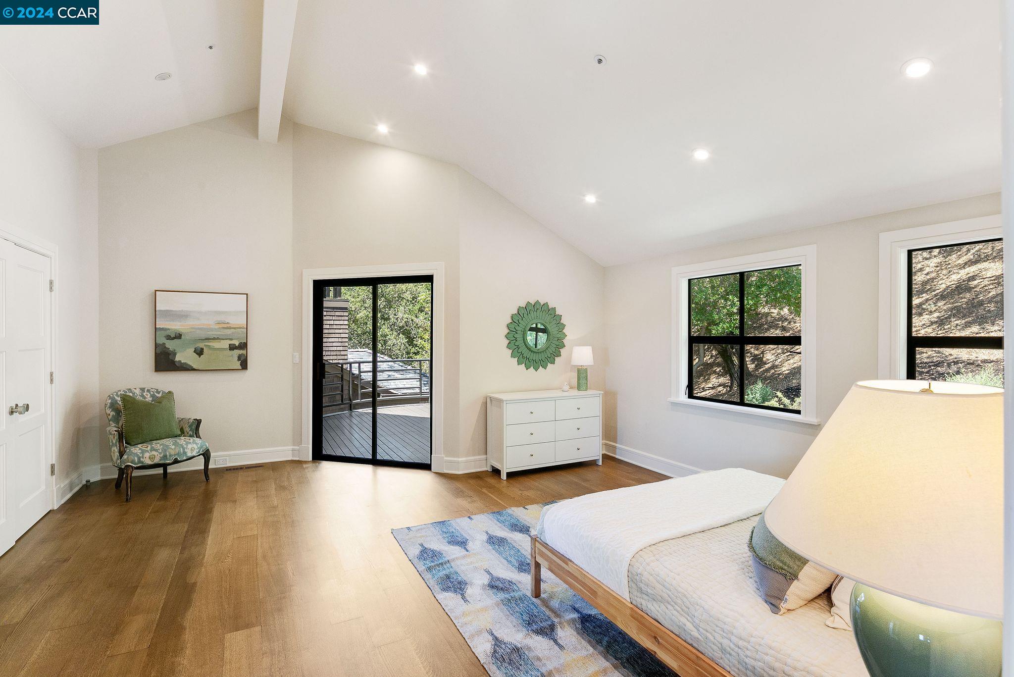 Detail Gallery Image 12 of 49 For 9 Berrybrook Hollow, Orinda,  CA 94563 - 6 Beds | 5/2 Baths