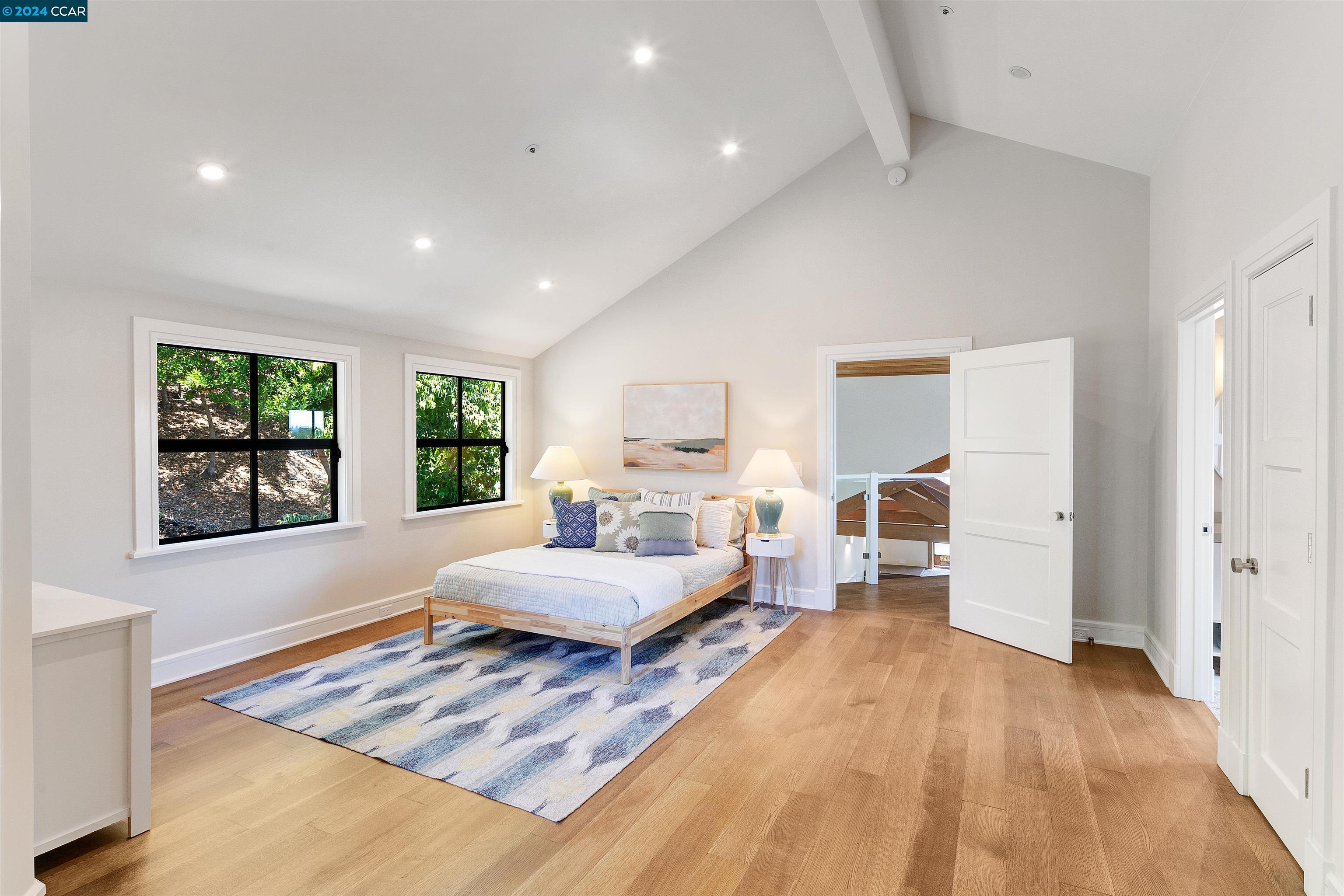 Detail Gallery Image 13 of 49 For 9 Berrybrook Hollow, Orinda,  CA 94563 - 6 Beds | 5/2 Baths