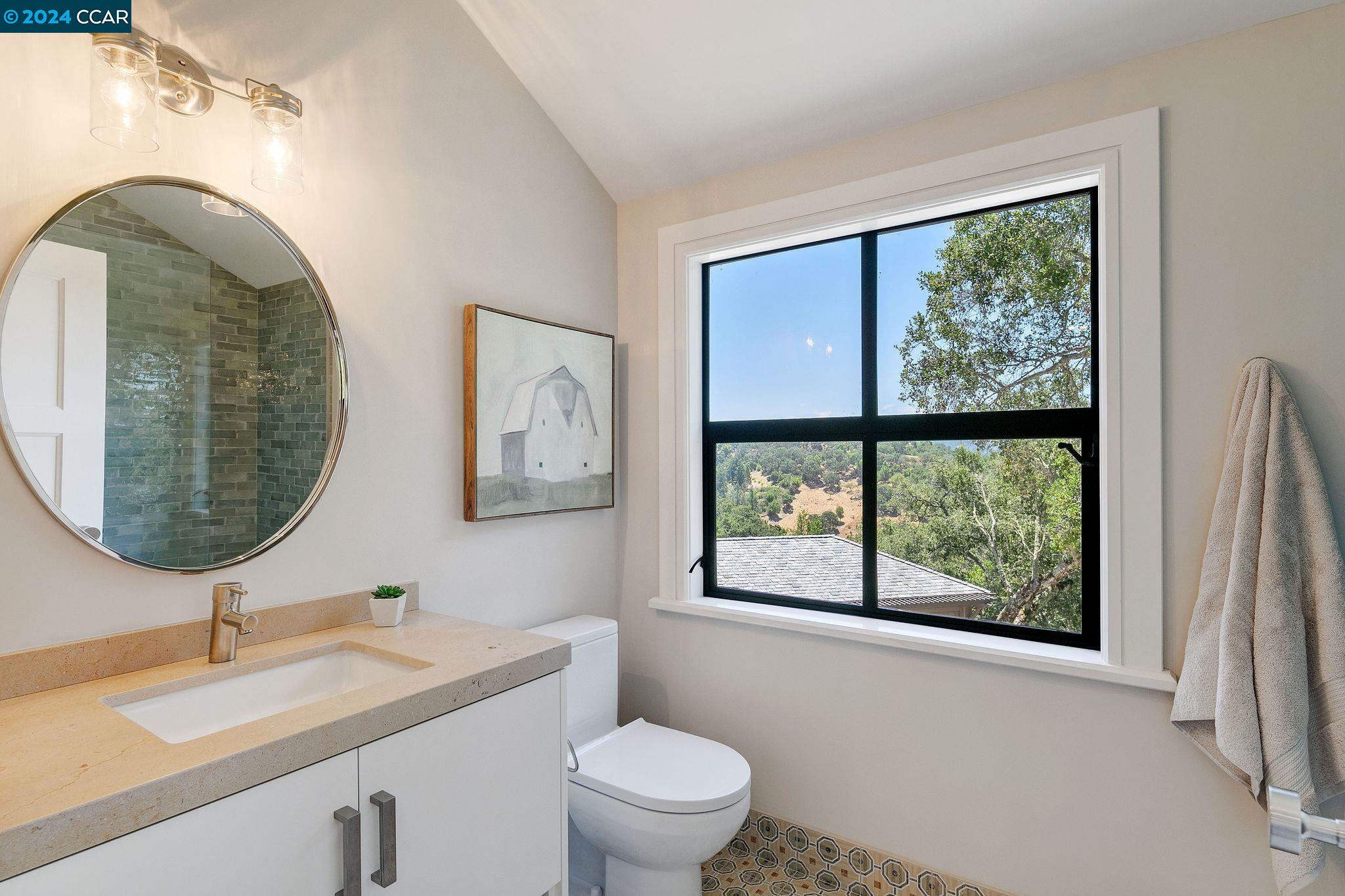 Detail Gallery Image 14 of 49 For 9 Berrybrook Hollow, Orinda,  CA 94563 - 6 Beds | 5/2 Baths