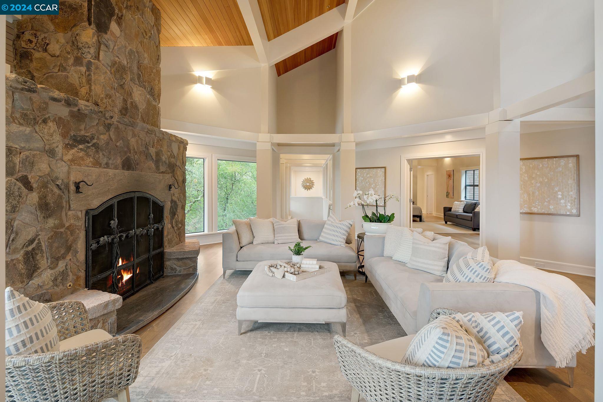 Detail Gallery Image 3 of 49 For 9 Berrybrook Hollow, Orinda,  CA 94563 - 6 Beds | 5/2 Baths