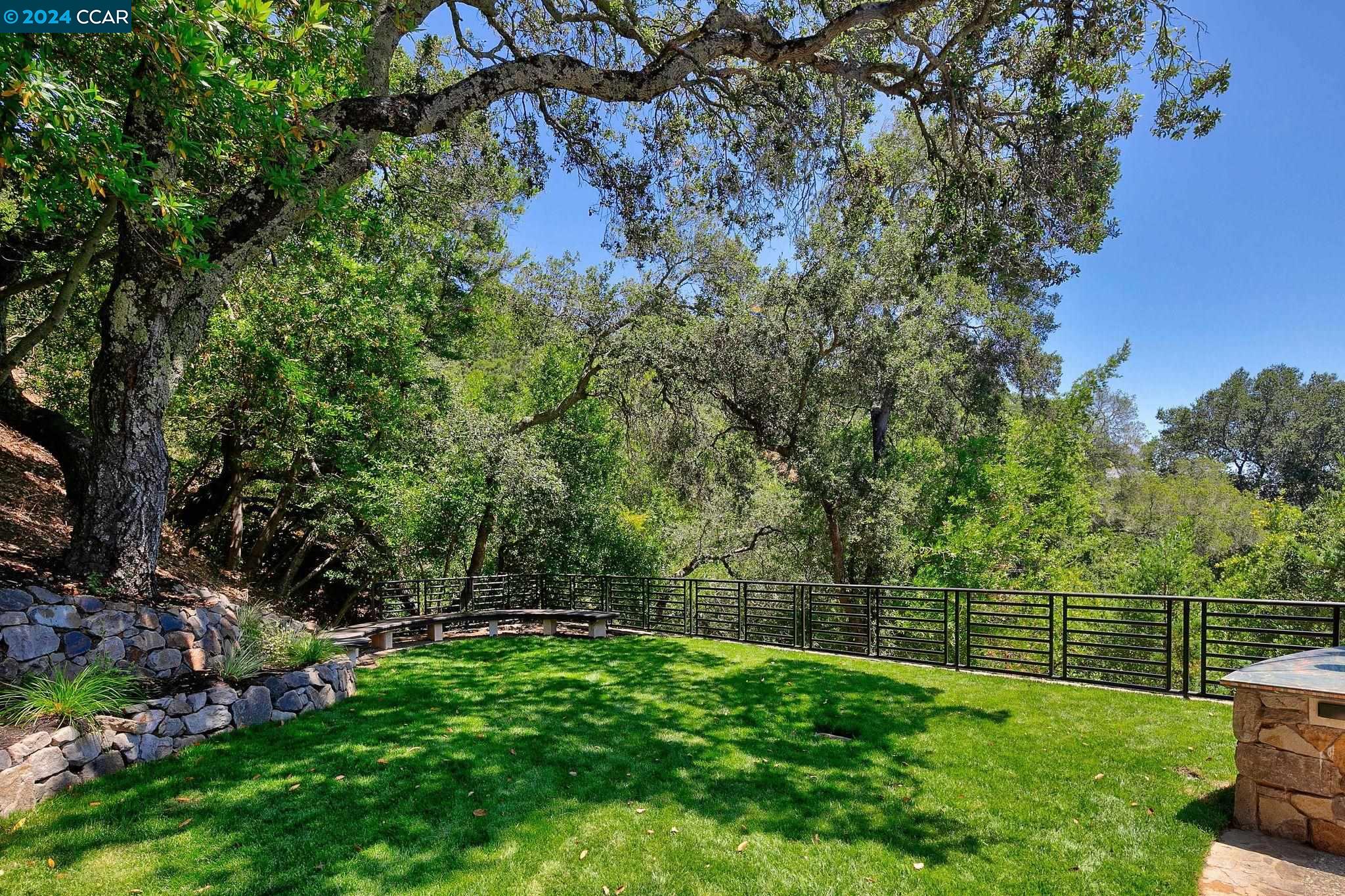 Detail Gallery Image 31 of 49 For 9 Berrybrook Hollow, Orinda,  CA 94563 - 6 Beds | 5/2 Baths