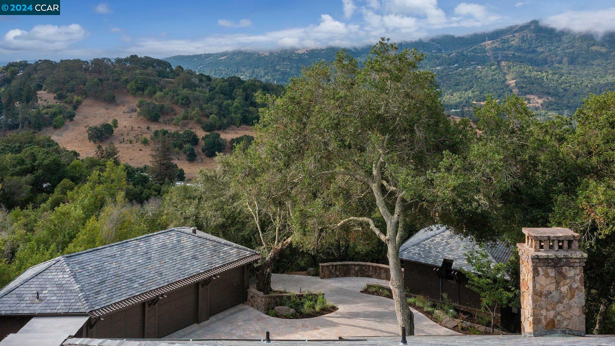 Detail Gallery Image 32 of 49 For 9 Berrybrook Hollow, Orinda,  CA 94563 - 6 Beds | 5/2 Baths