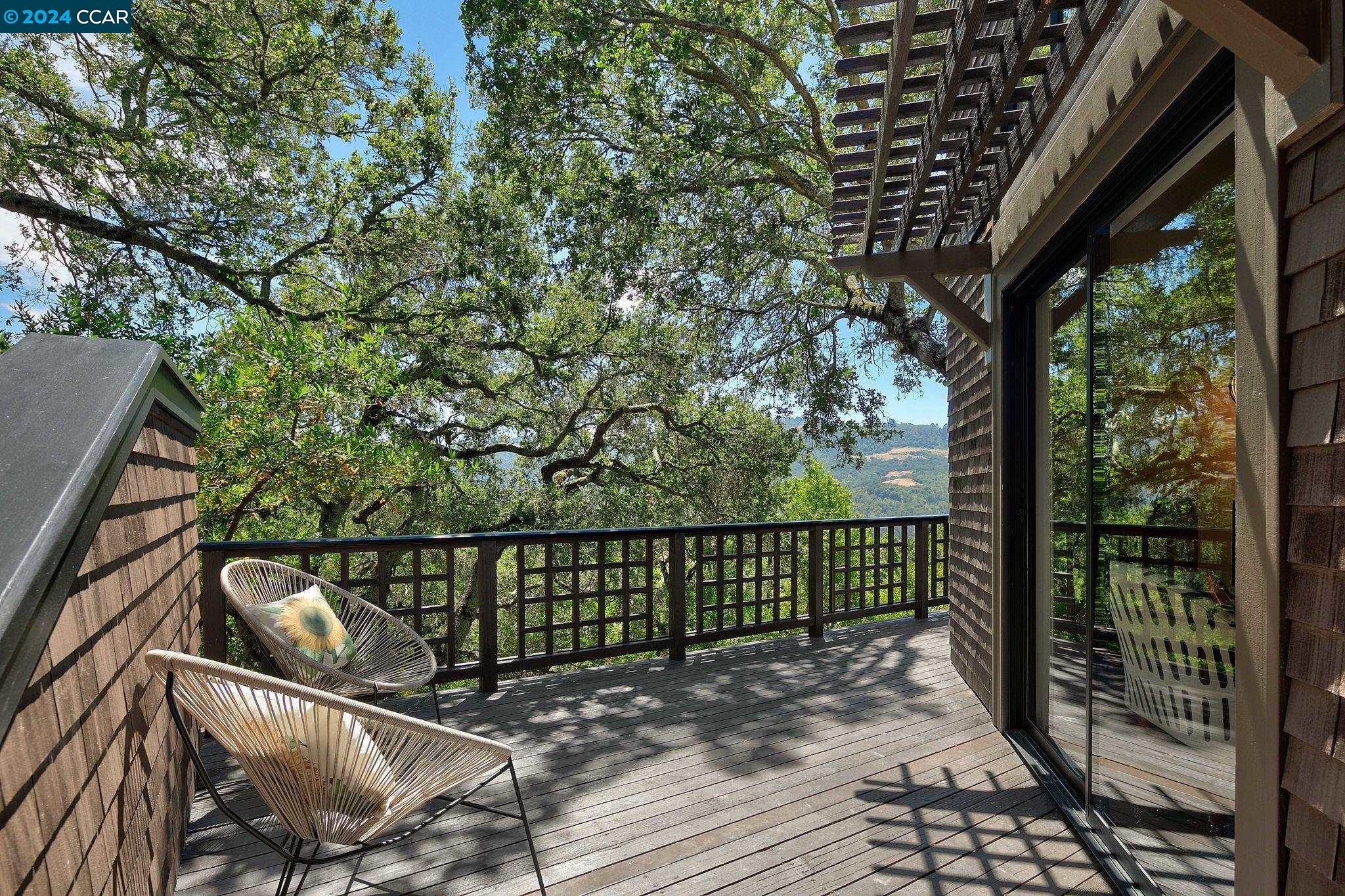Detail Gallery Image 46 of 49 For 9 Berrybrook Hollow, Orinda,  CA 94563 - 6 Beds | 5/2 Baths