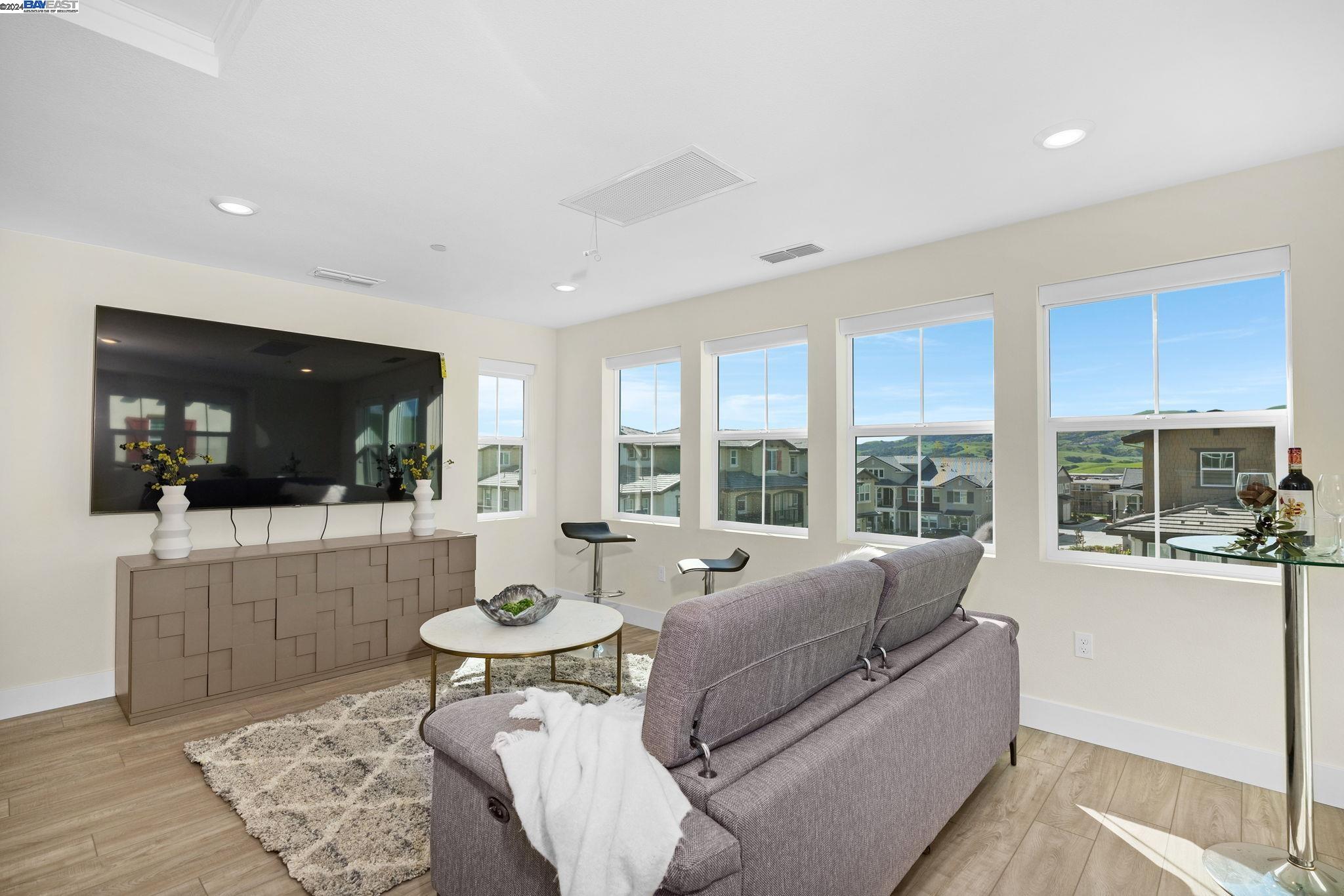 Detail Gallery Image 1 of 38 For 55101 via Vicenza, San Ramon,  CA 94583 - 4 Beds | 3/1 Baths