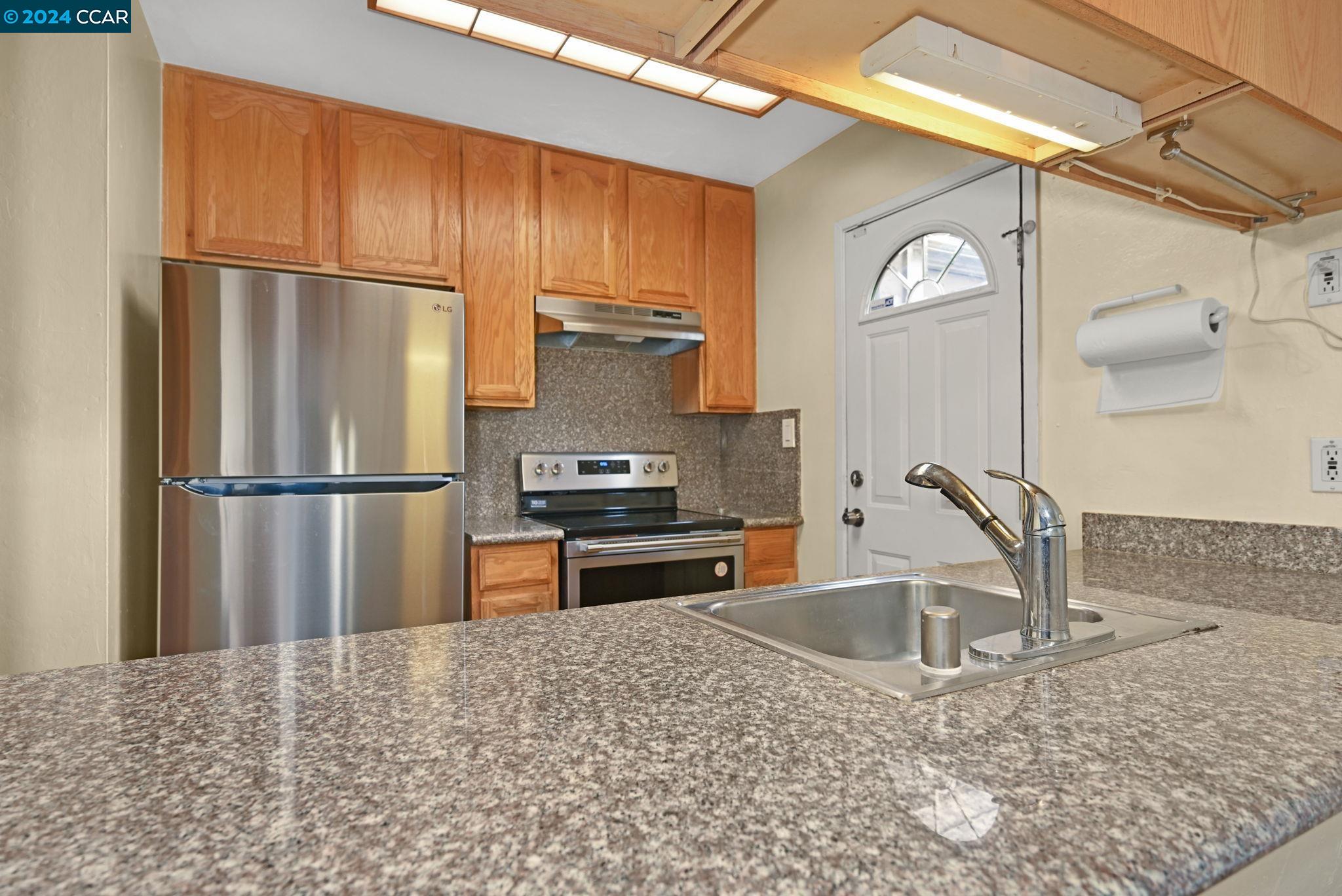 Detail Gallery Image 8 of 23 For 2065 Olivera Rd #B,  Concord,  CA 94520 - 2 Beds | 1/1 Baths