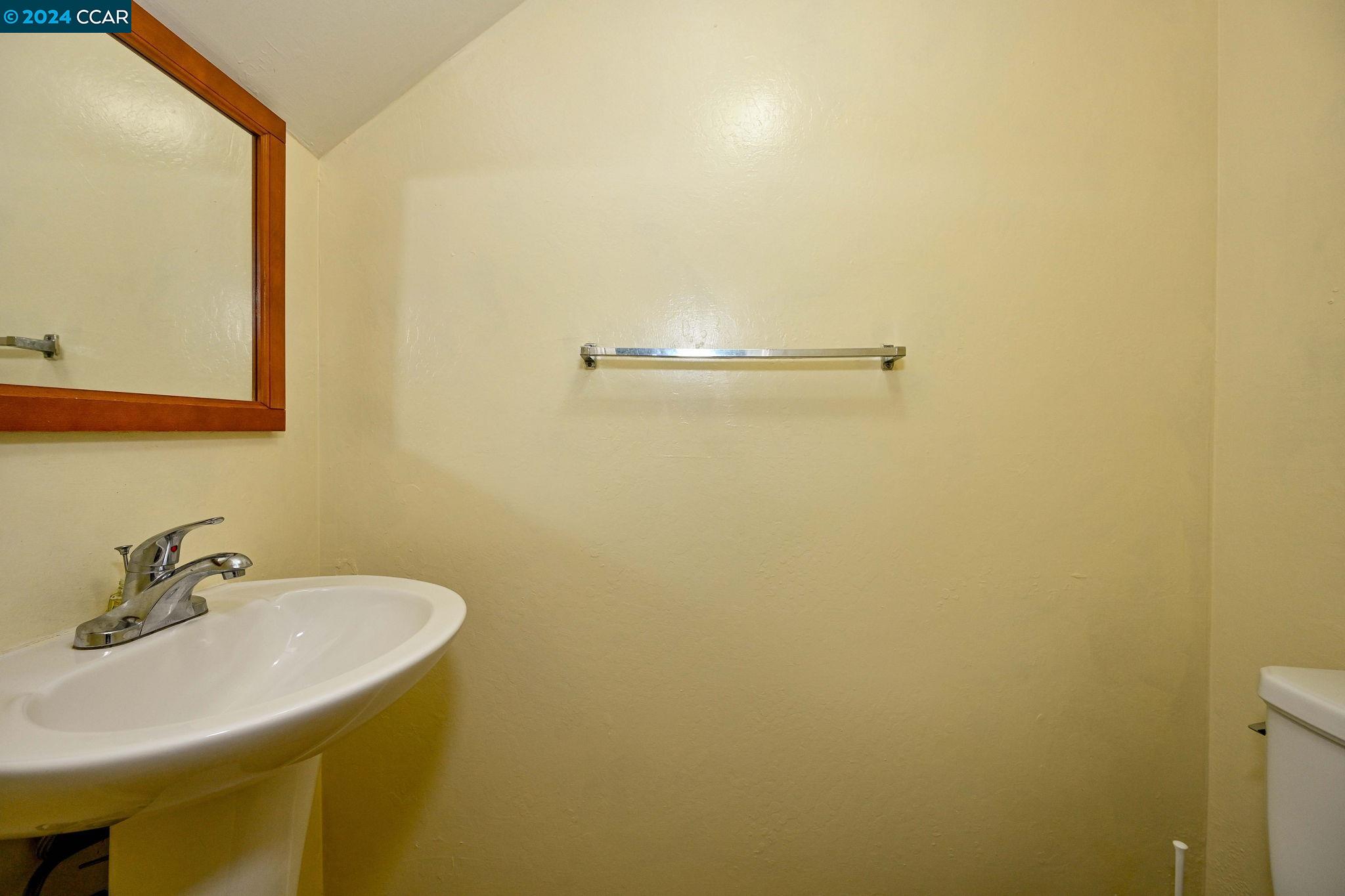 Detail Gallery Image 10 of 23 For 2065 Olivera Rd #B,  Concord,  CA 94520 - 2 Beds | 1/1 Baths