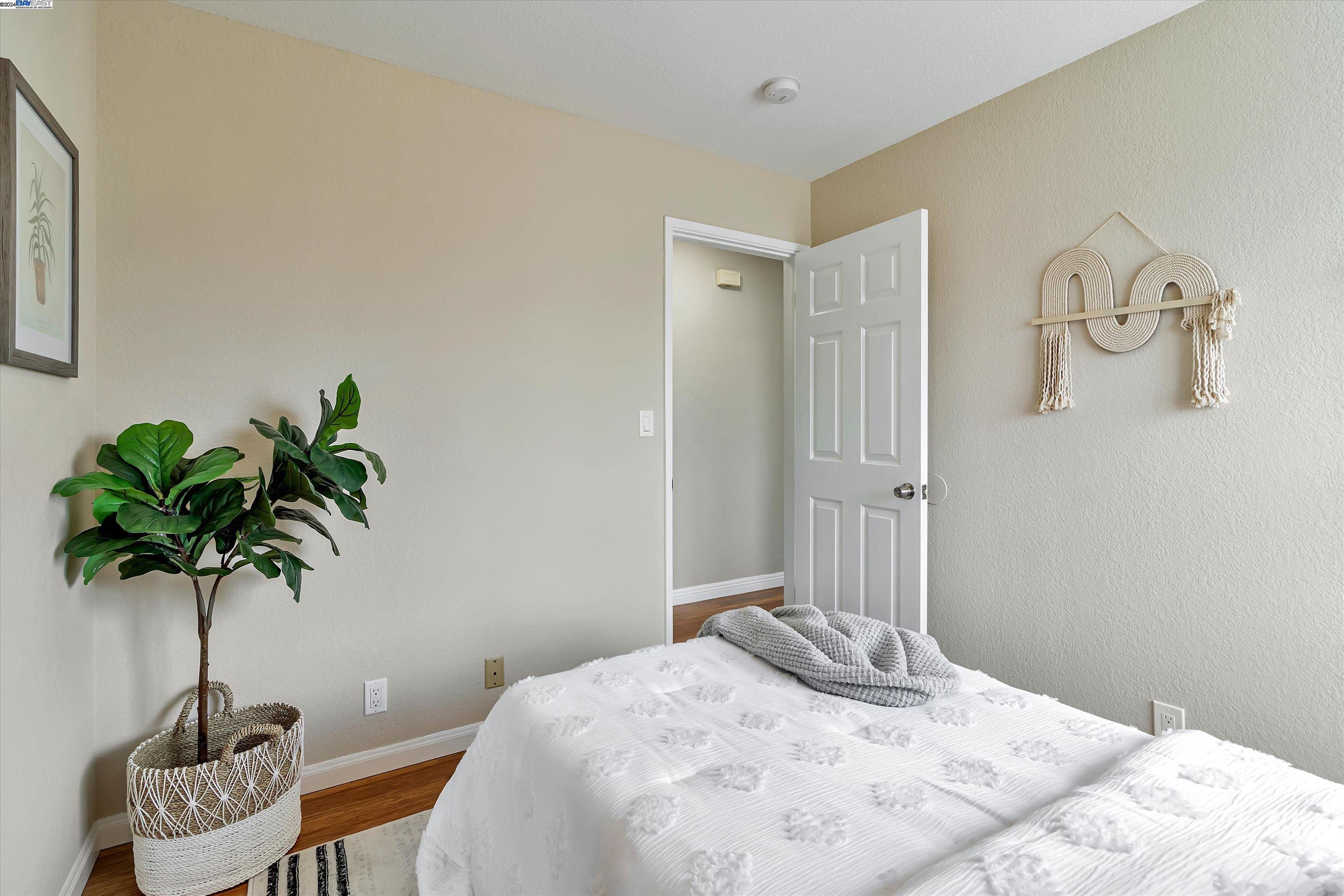 Detail Gallery Image 17 of 24 For 2401 Park Blvd #7,  Oakland,  CA 94606 - 3 Beds | 1/1 Baths