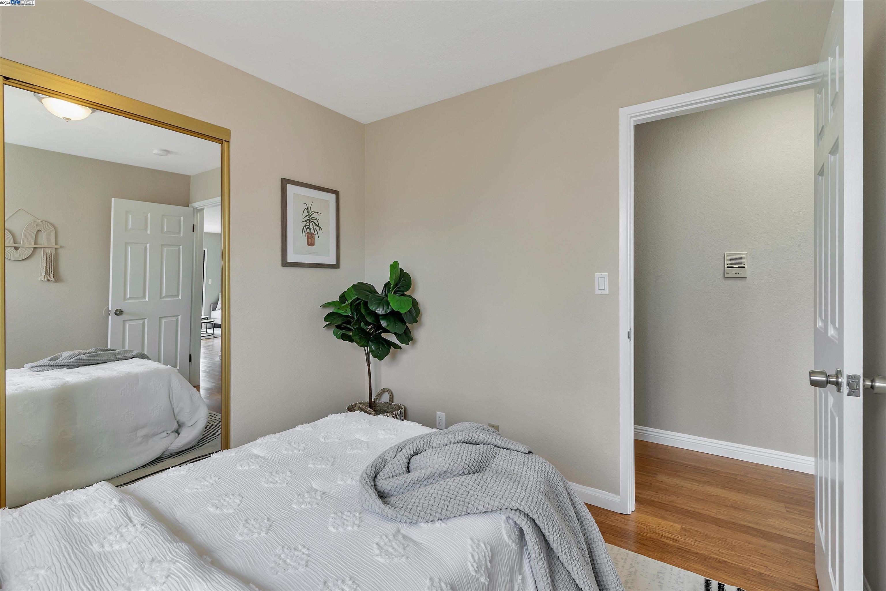 Detail Gallery Image 18 of 24 For 2401 Park Blvd #7,  Oakland,  CA 94606 - 3 Beds | 1/1 Baths