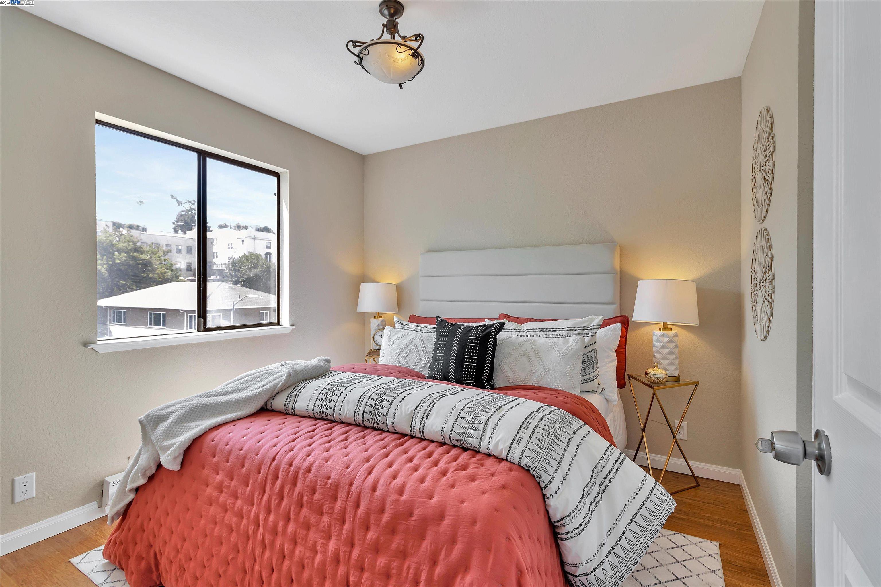 Detail Gallery Image 19 of 24 For 2401 Park Blvd #7,  Oakland,  CA 94606 - 3 Beds | 1/1 Baths
