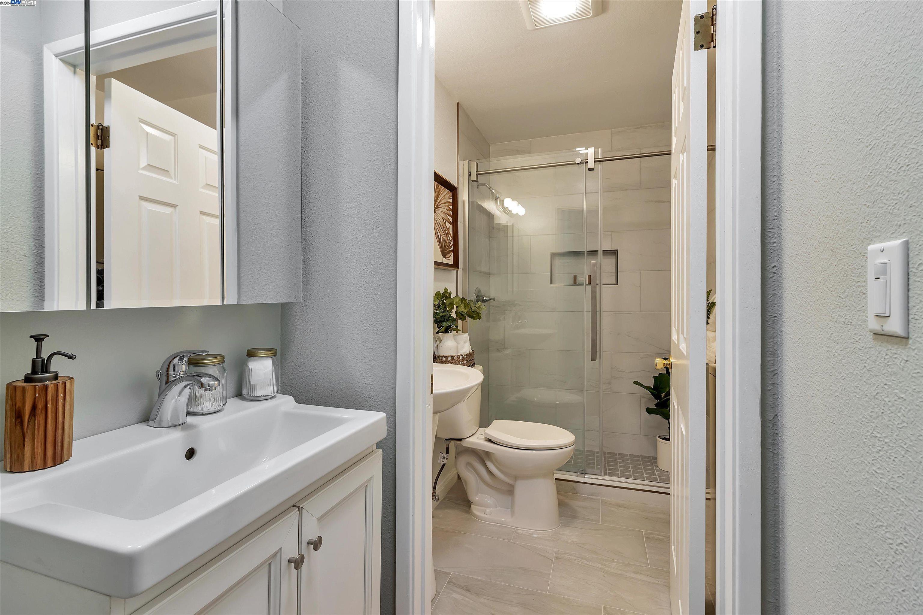 Detail Gallery Image 22 of 24 For 2401 Park Blvd #7,  Oakland,  CA 94606 - 3 Beds | 1/1 Baths