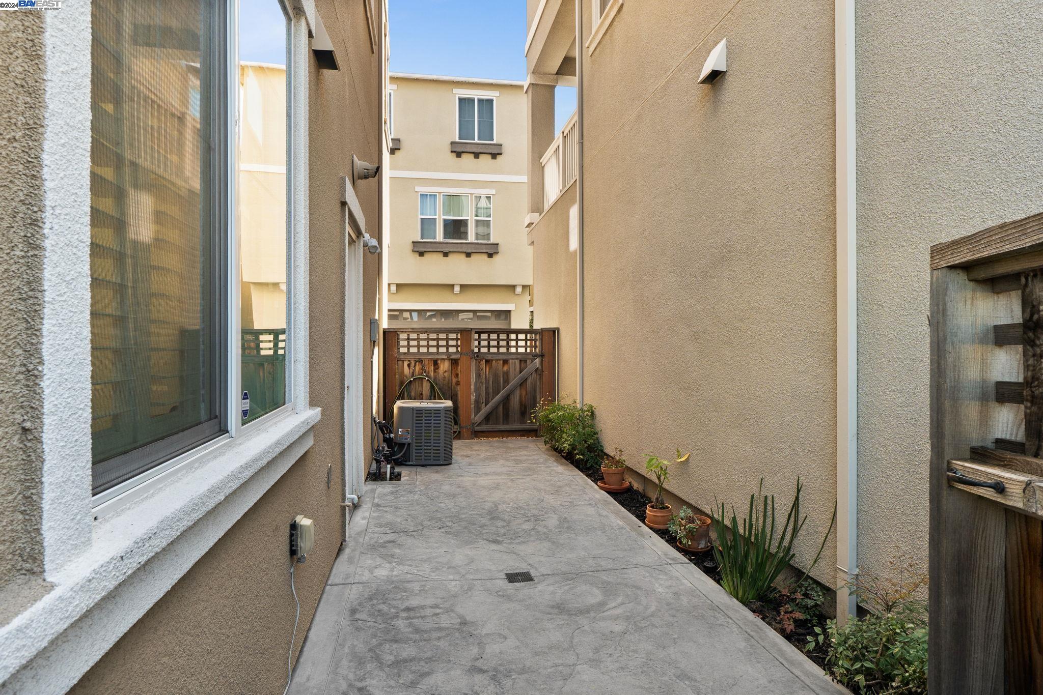 Detail Gallery Image 33 of 44 For 2737 Pismo Ter, Fremont,  CA 94538 - 4 Beds | 2/2 Baths