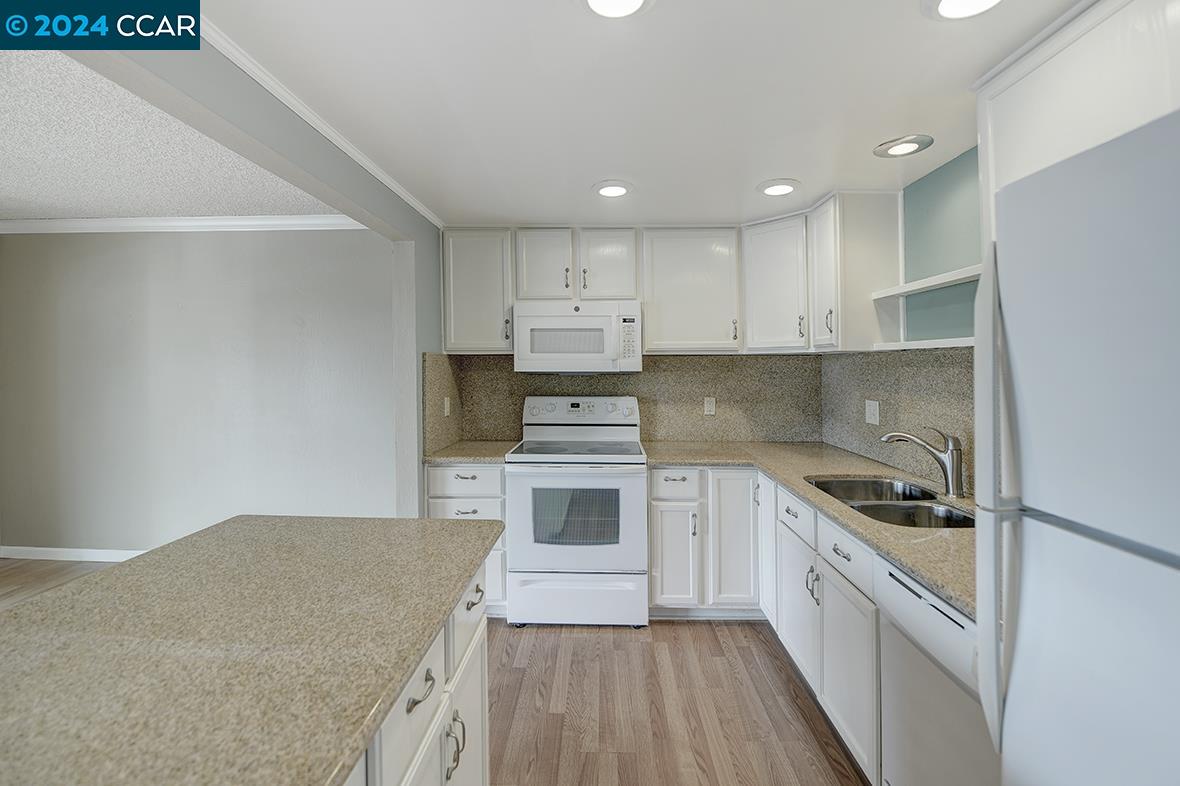 Detail Gallery Image 1 of 1 For 1509 Skycrest Dr #4,  Walnut Creek,  CA 94595 - 2 Beds | 1 Baths