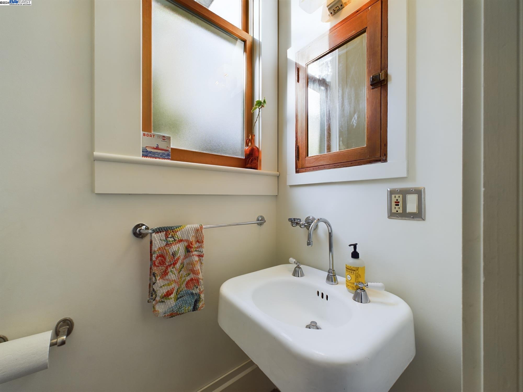 Detail Gallery Image 40 of 52 For 1468 9th Street, Oakland,  CA 94607 - 4 Beds | 1/1 Baths