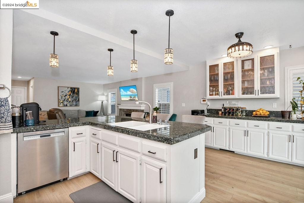 Detail Gallery Image 22 of 53 For 2321 Wayfarer Dr, Discovery Bay,  CA 94505 - 6 Beds | 4 Baths