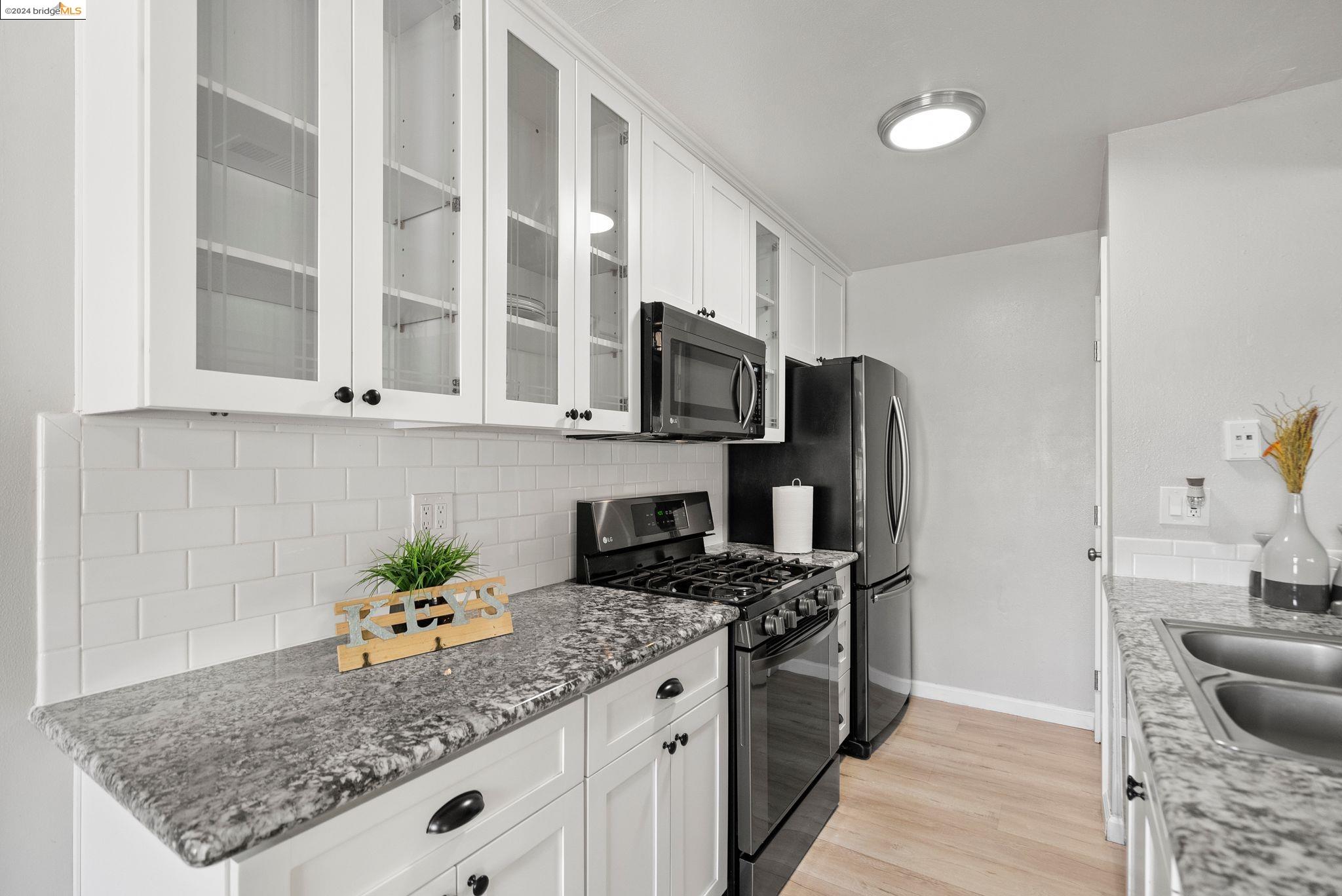 Detail Gallery Image 12 of 29 For 1956 Southwood Dr #3,  Vacaville,  CA 95687 - 2 Beds | 1 Baths