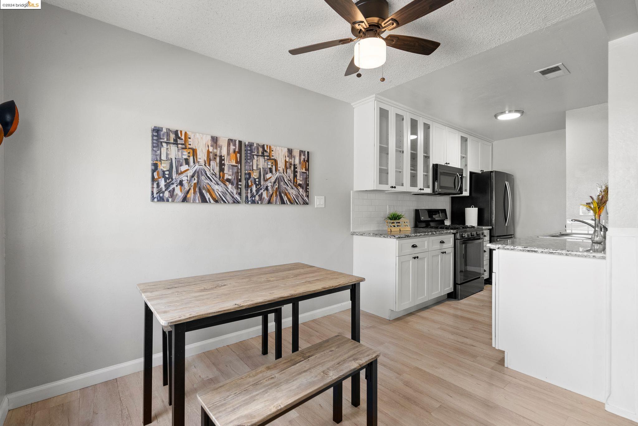 Detail Gallery Image 9 of 29 For 1956 Southwood Dr #3,  Vacaville,  CA 95687 - 2 Beds | 1 Baths