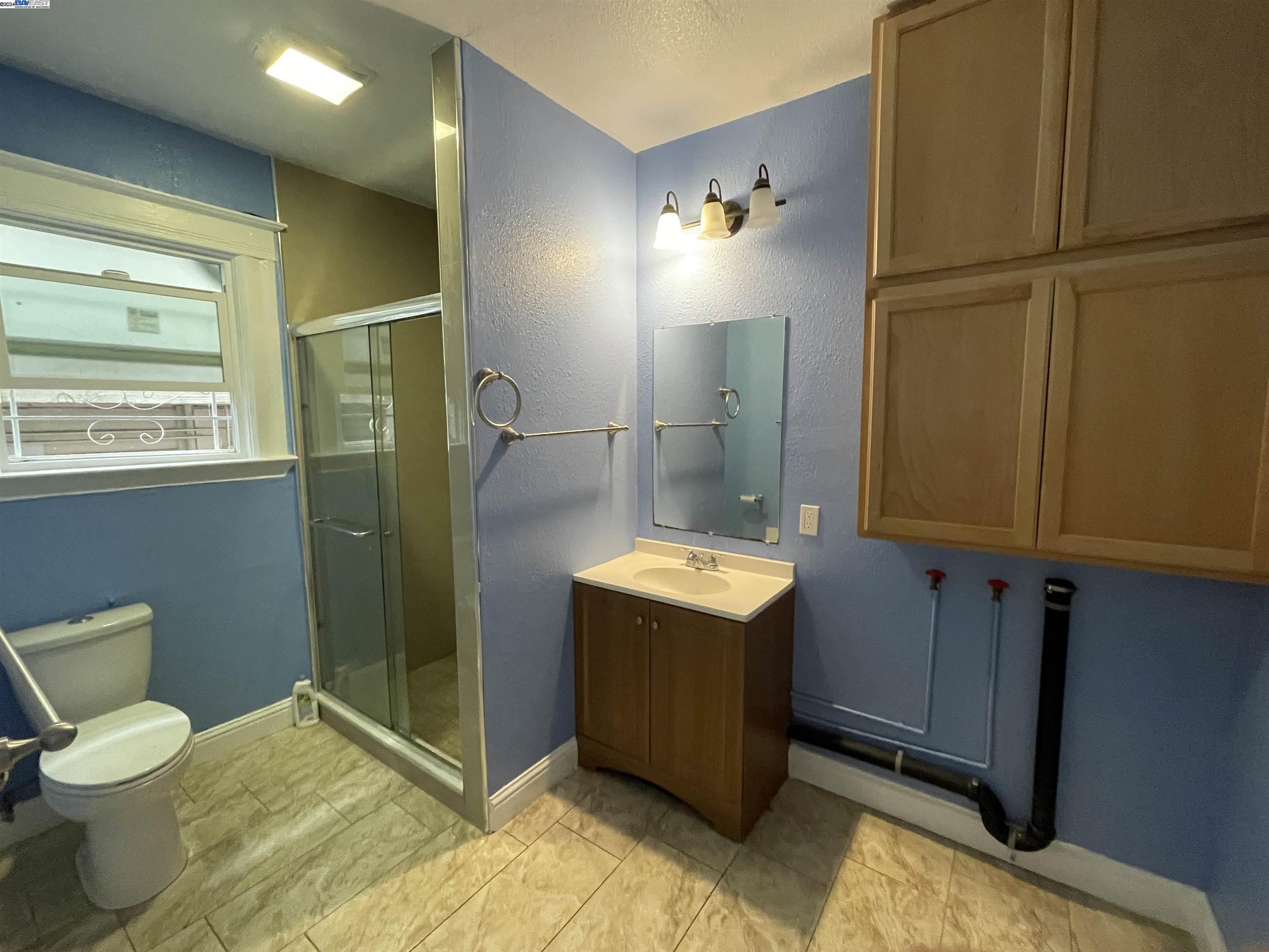 Detail Gallery Image 7 of 11 For 2257 Foothill Blvd, Oakland,  CA 94606 - – Beds | – Baths