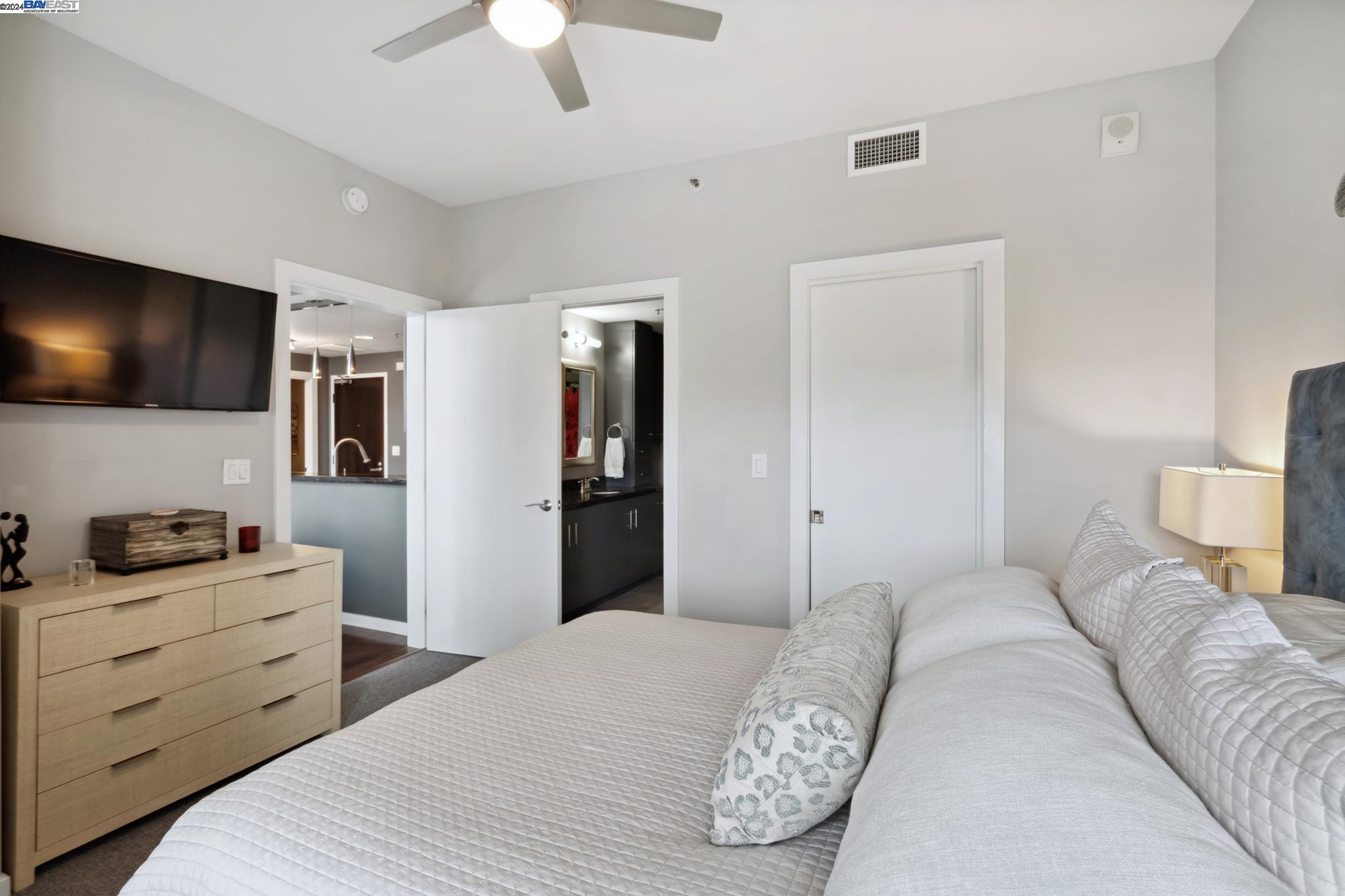 Detail Gallery Image 15 of 44 For 222 Broadway #1313,  Oakland,  CA 94607 - 2 Beds | 2 Baths