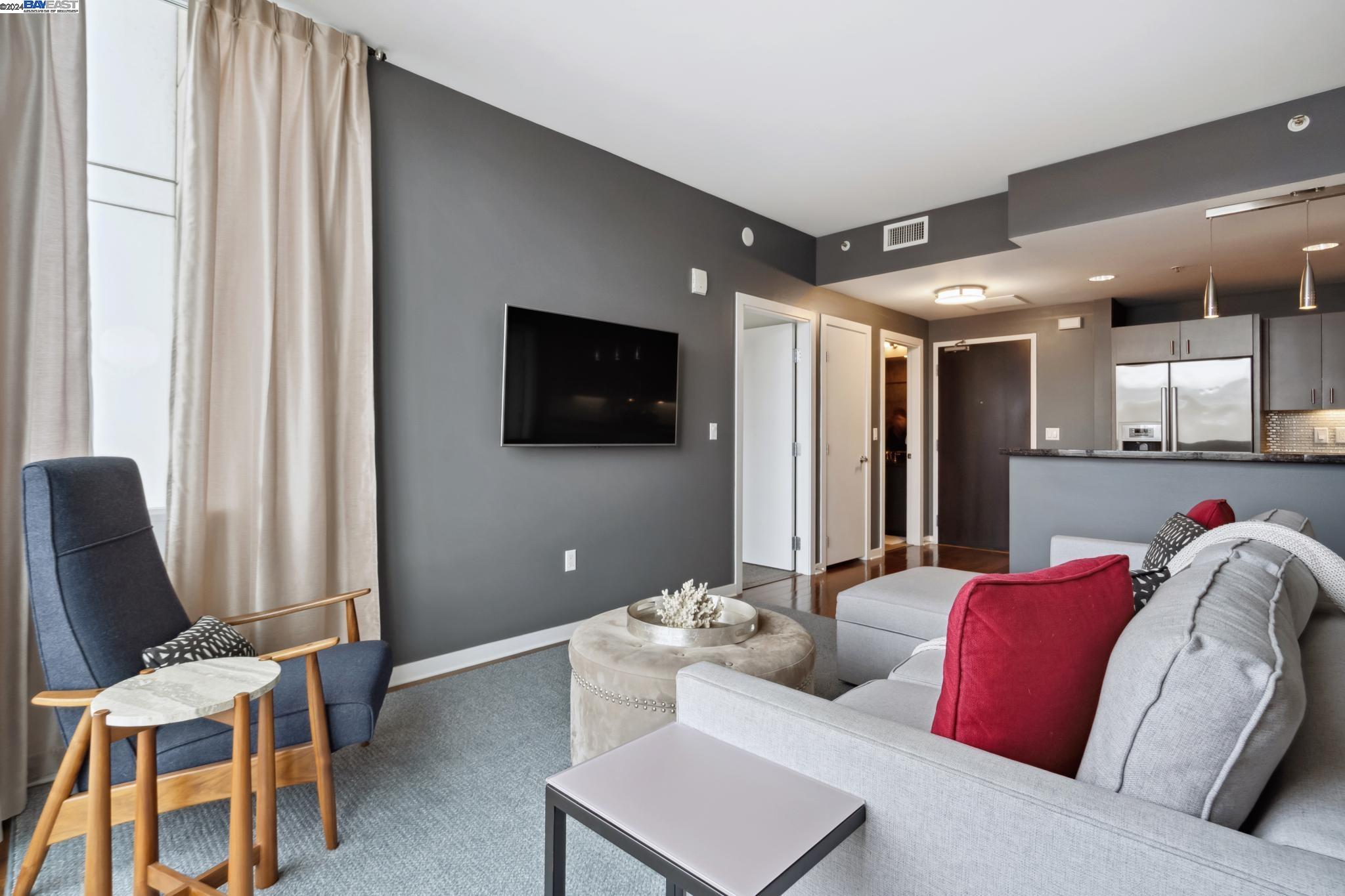 Detail Gallery Image 5 of 44 For 222 Broadway #1313,  Oakland,  CA 94607 - 2 Beds | 2 Baths