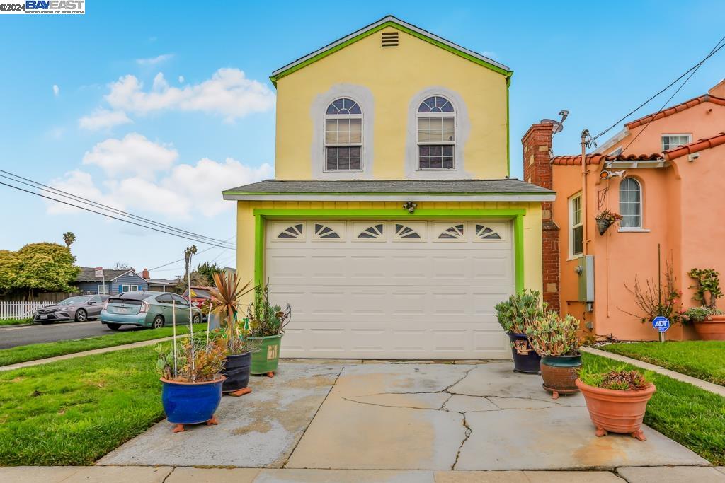 Detail Gallery Image 1 of 1 For 604 27th St, Richmond,  CA 94804 - 3 Beds | 2 Baths