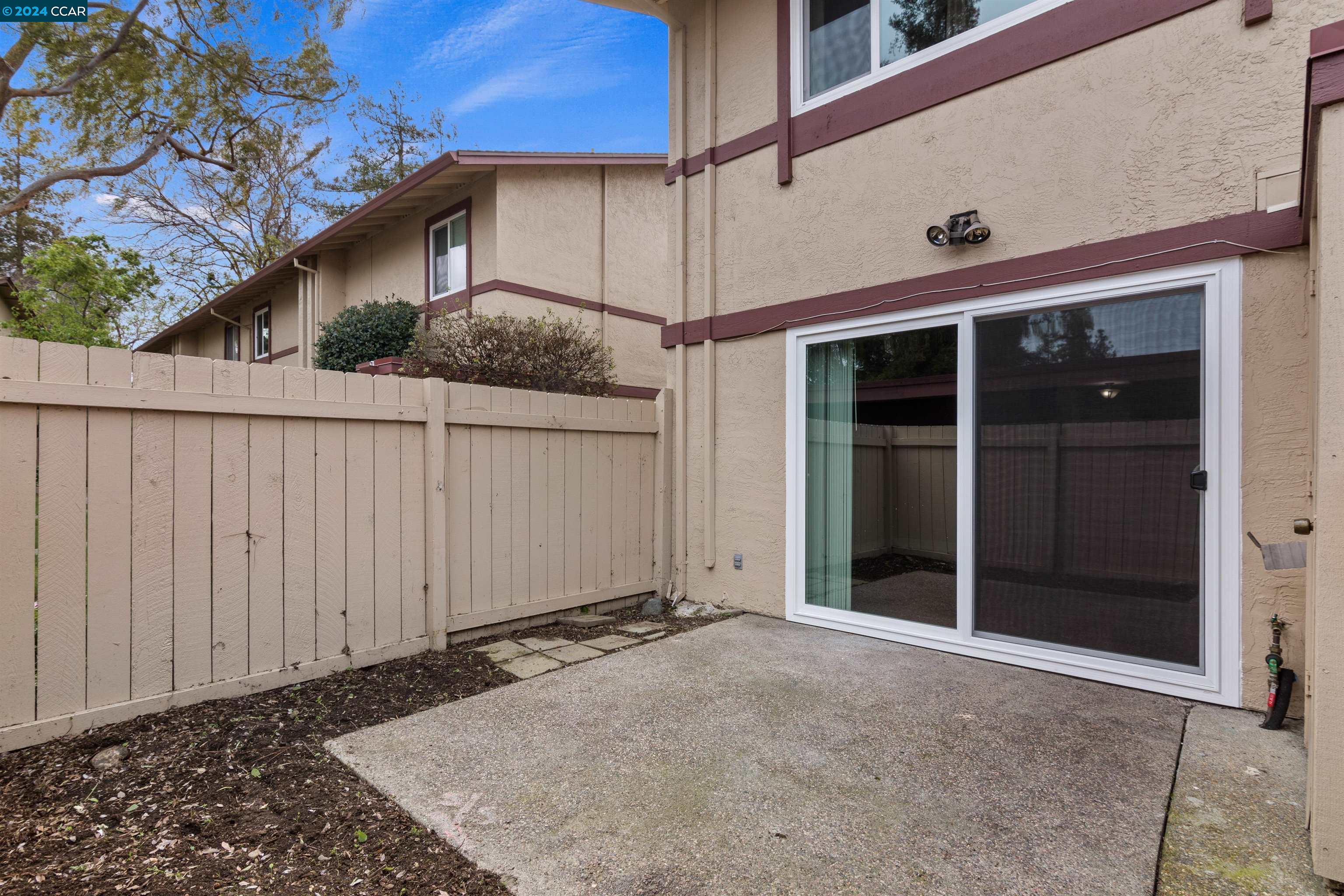 Detail Gallery Image 18 of 23 For 1512 Parkwood Pl, Concord,  CA 94521 - 2 Beds | 1/1 Baths