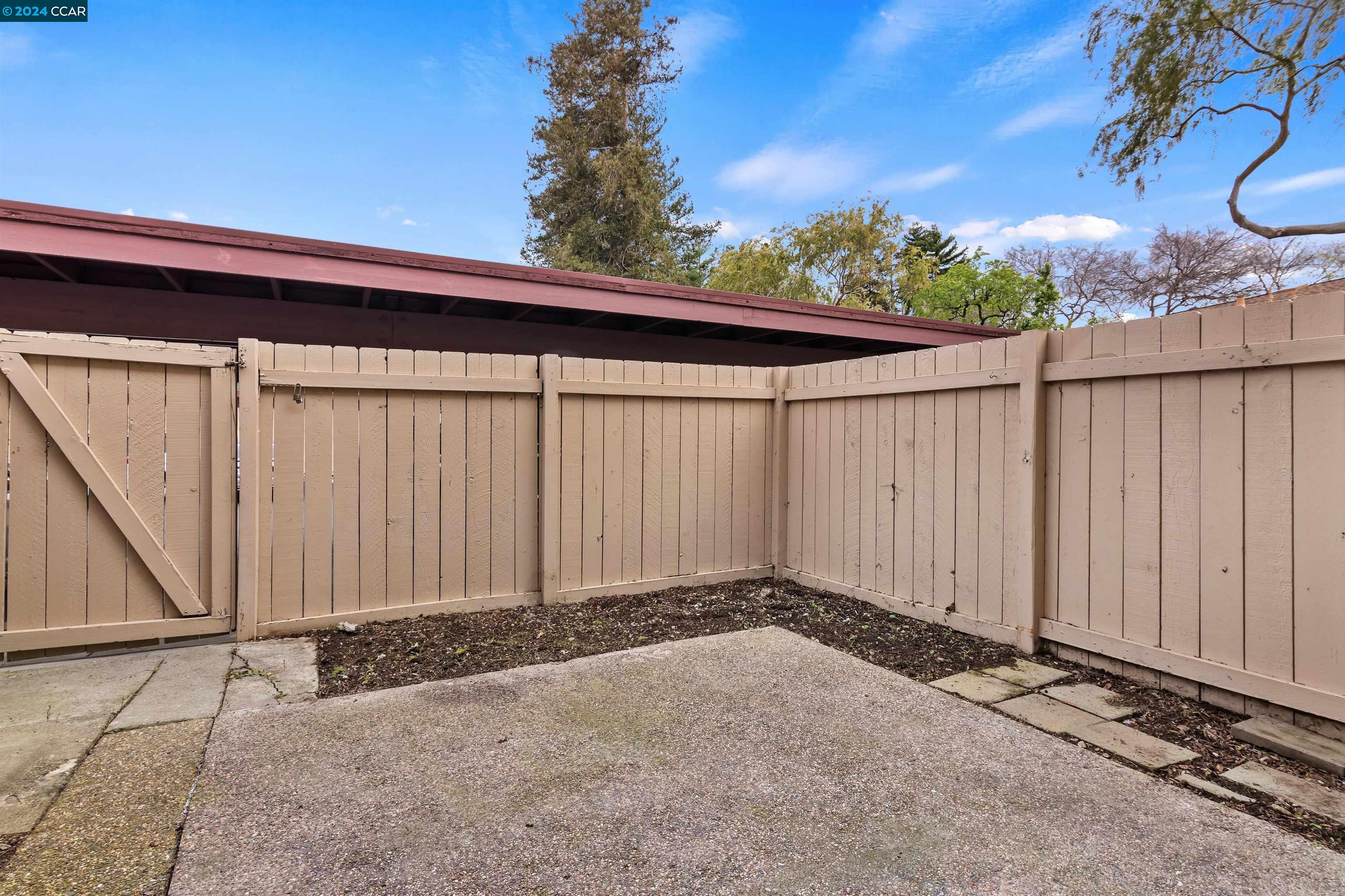 Detail Gallery Image 19 of 23 For 1512 Parkwood Pl, Concord,  CA 94521 - 2 Beds | 1/1 Baths