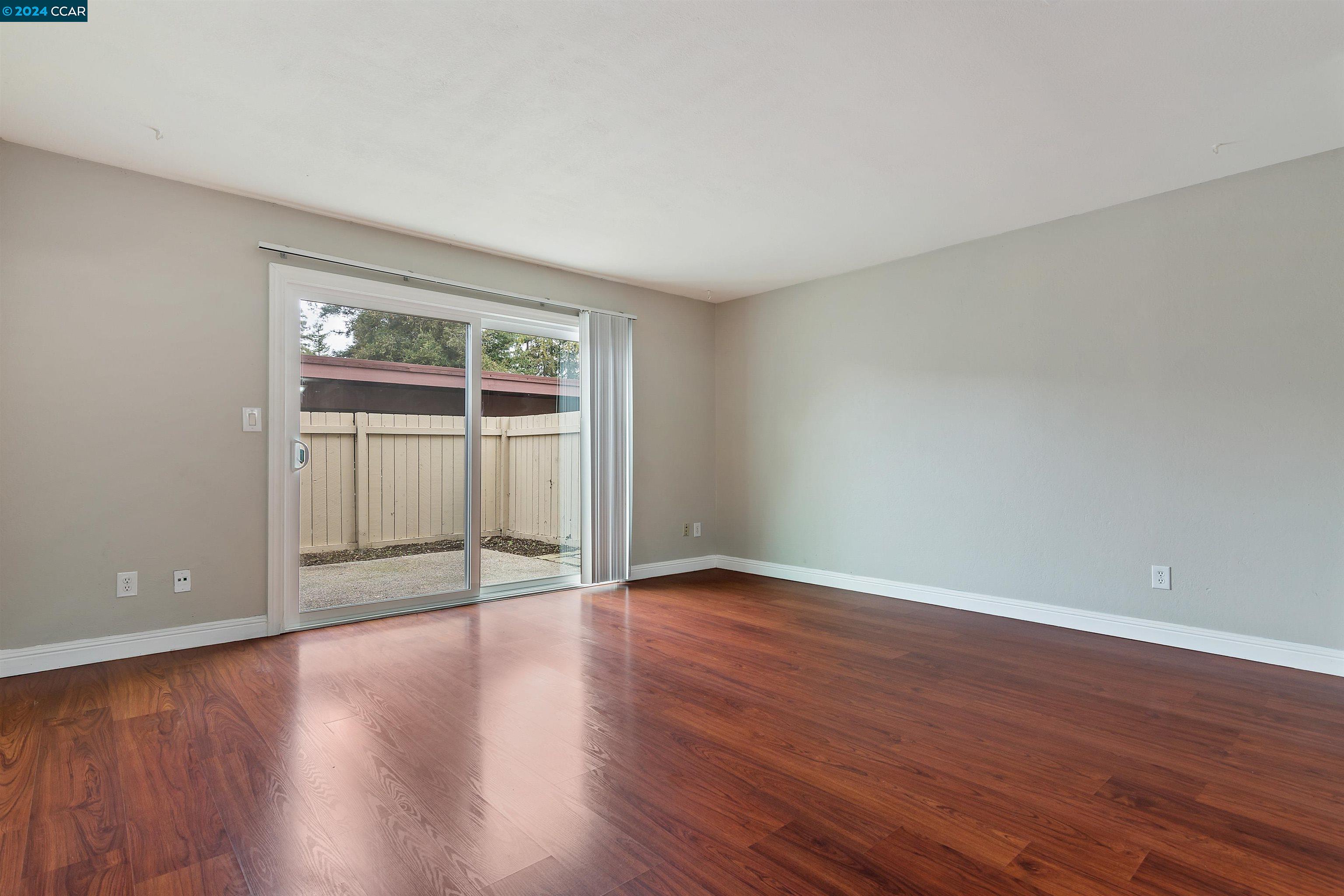 Detail Gallery Image 9 of 23 For 1512 Parkwood Pl, Concord,  CA 94521 - 2 Beds | 1/1 Baths