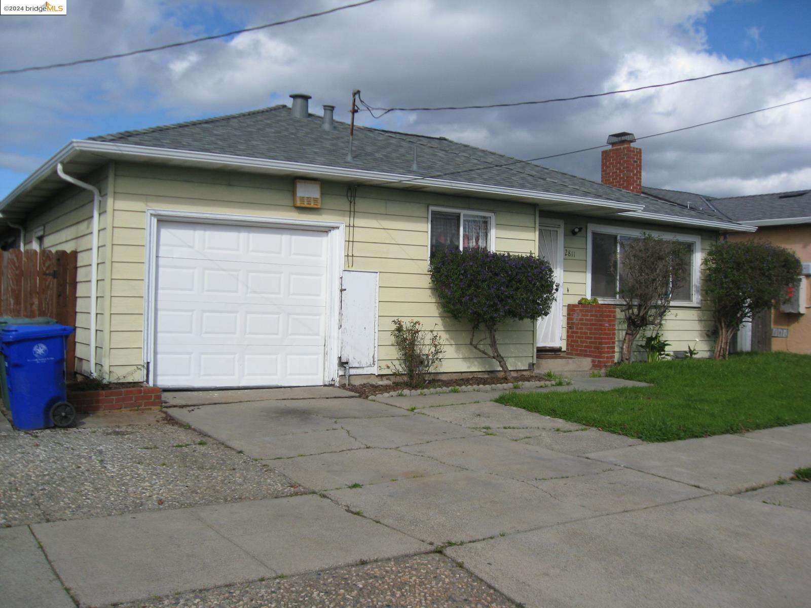 Detail Gallery Image 1 of 1 For 2811 Lincoln Ave, Richmond,  CA 94804 - 3 Beds | 1 Baths