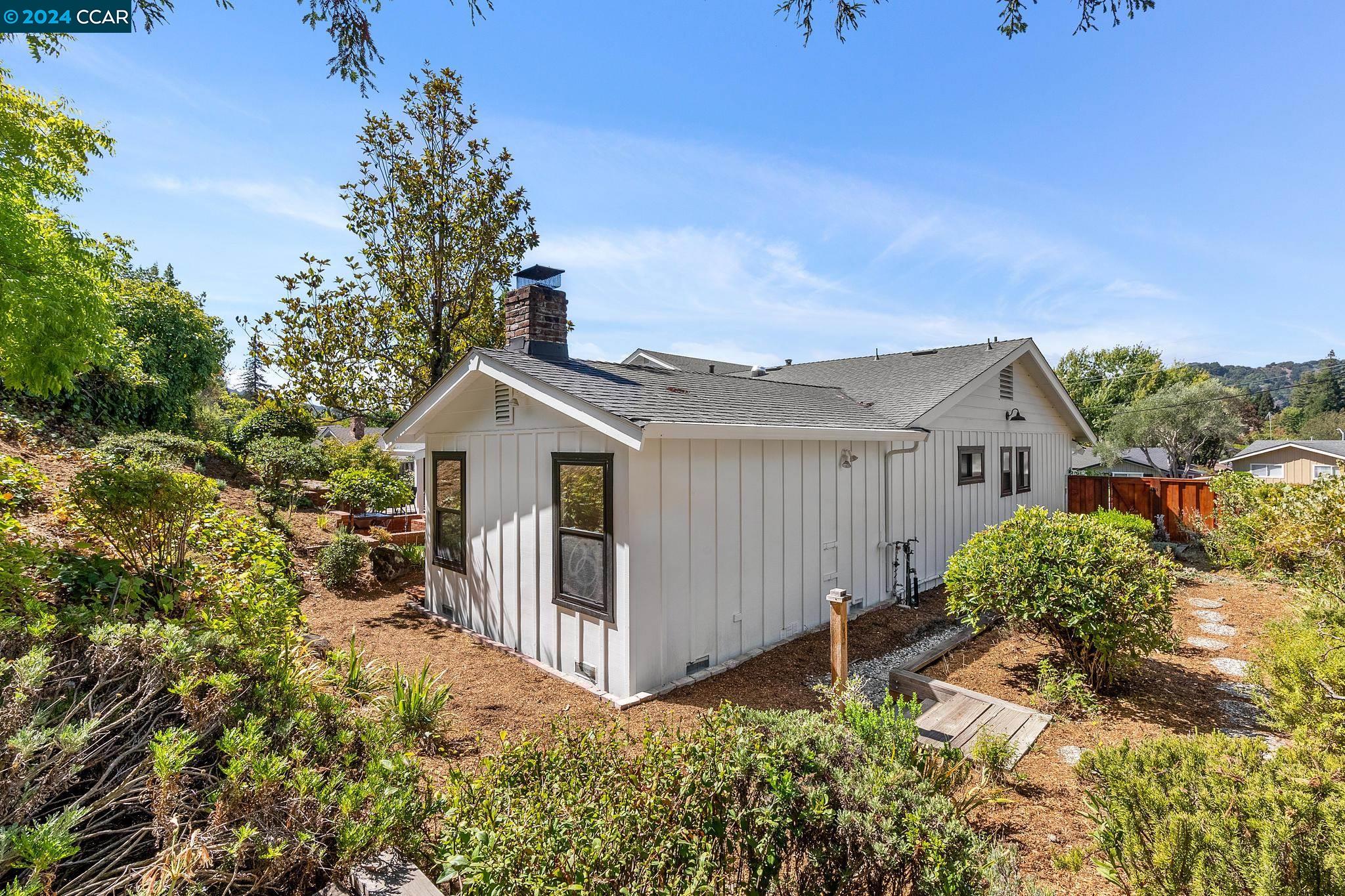 Detail Gallery Image 59 of 60 For 22 Lance Ct, Moraga,  CA 94556 - 4 Beds | 2/1 Baths